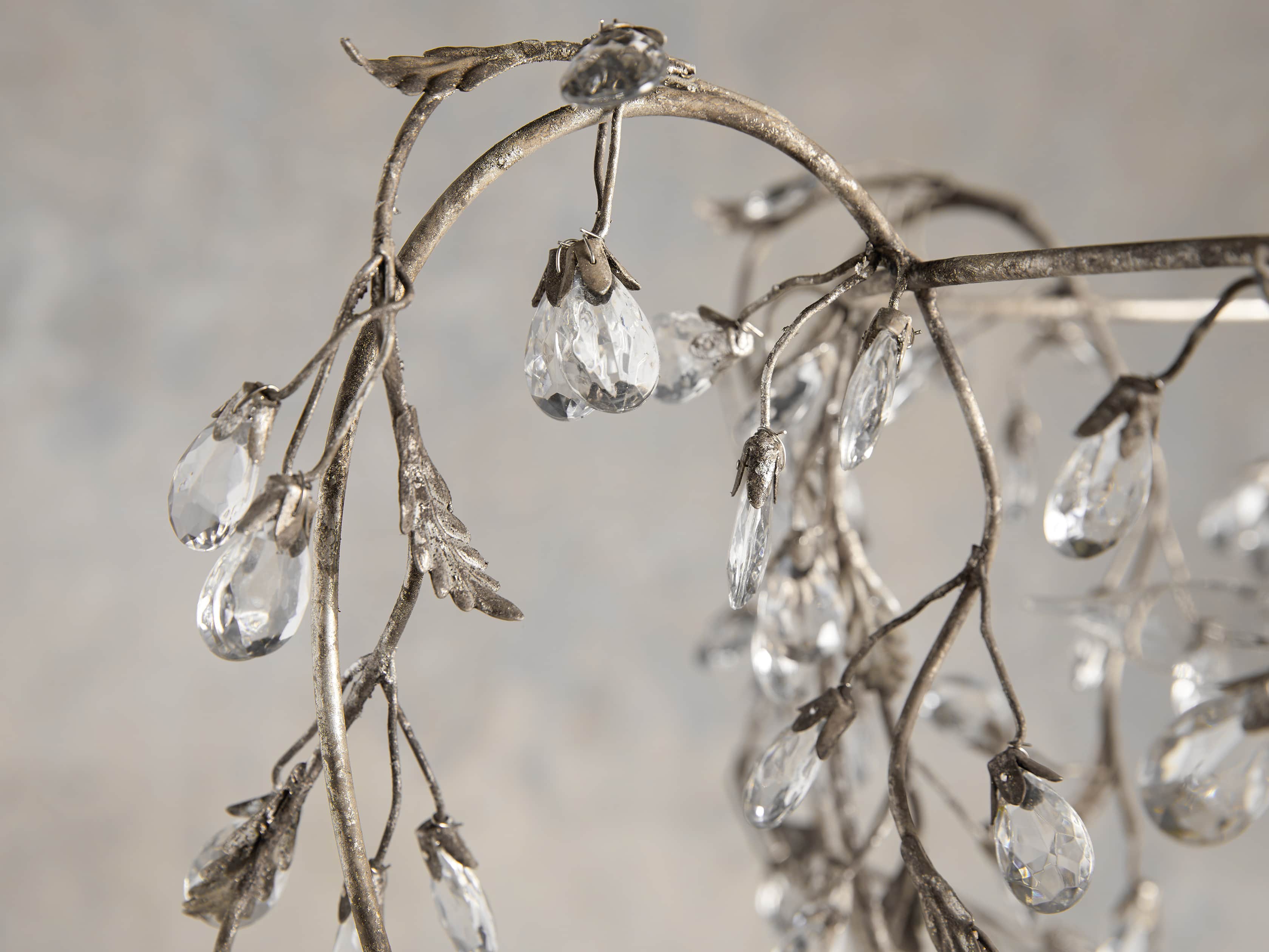 Luisa Chandelier, slide 4 of 8