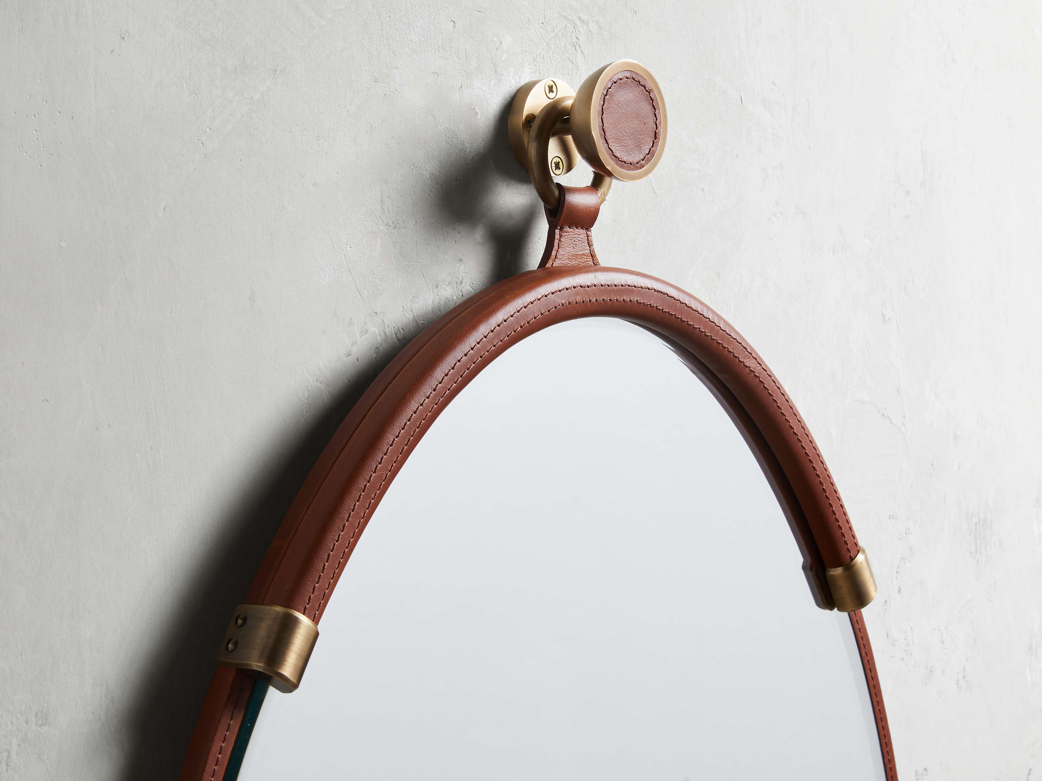 Clement Vertical Oval Wall Mirror – Arhaus