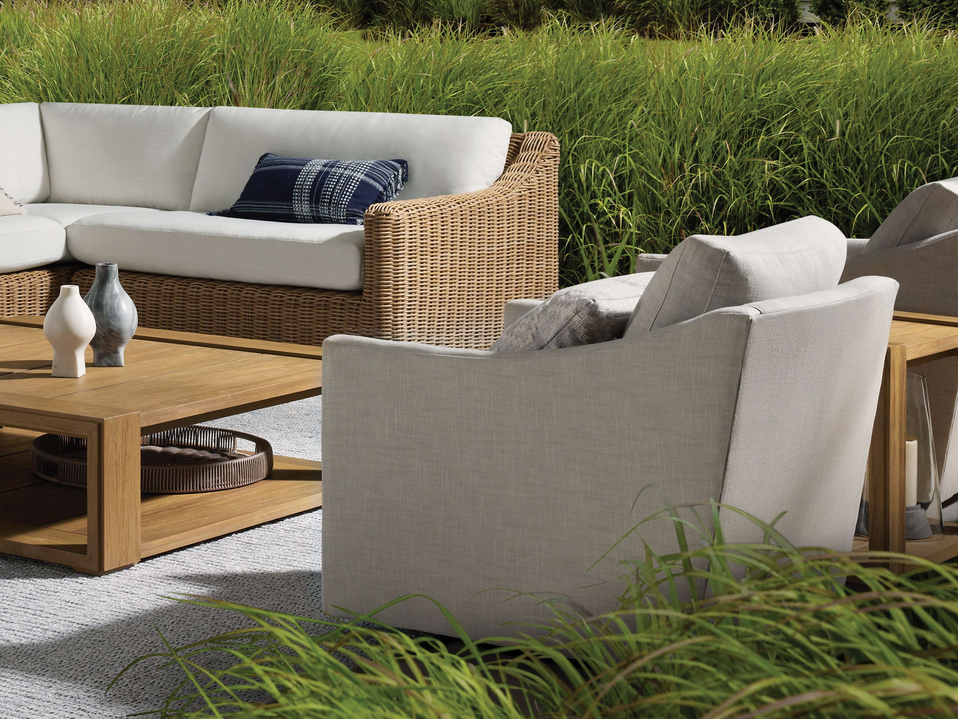 Swivel lounge chair discount outdoor