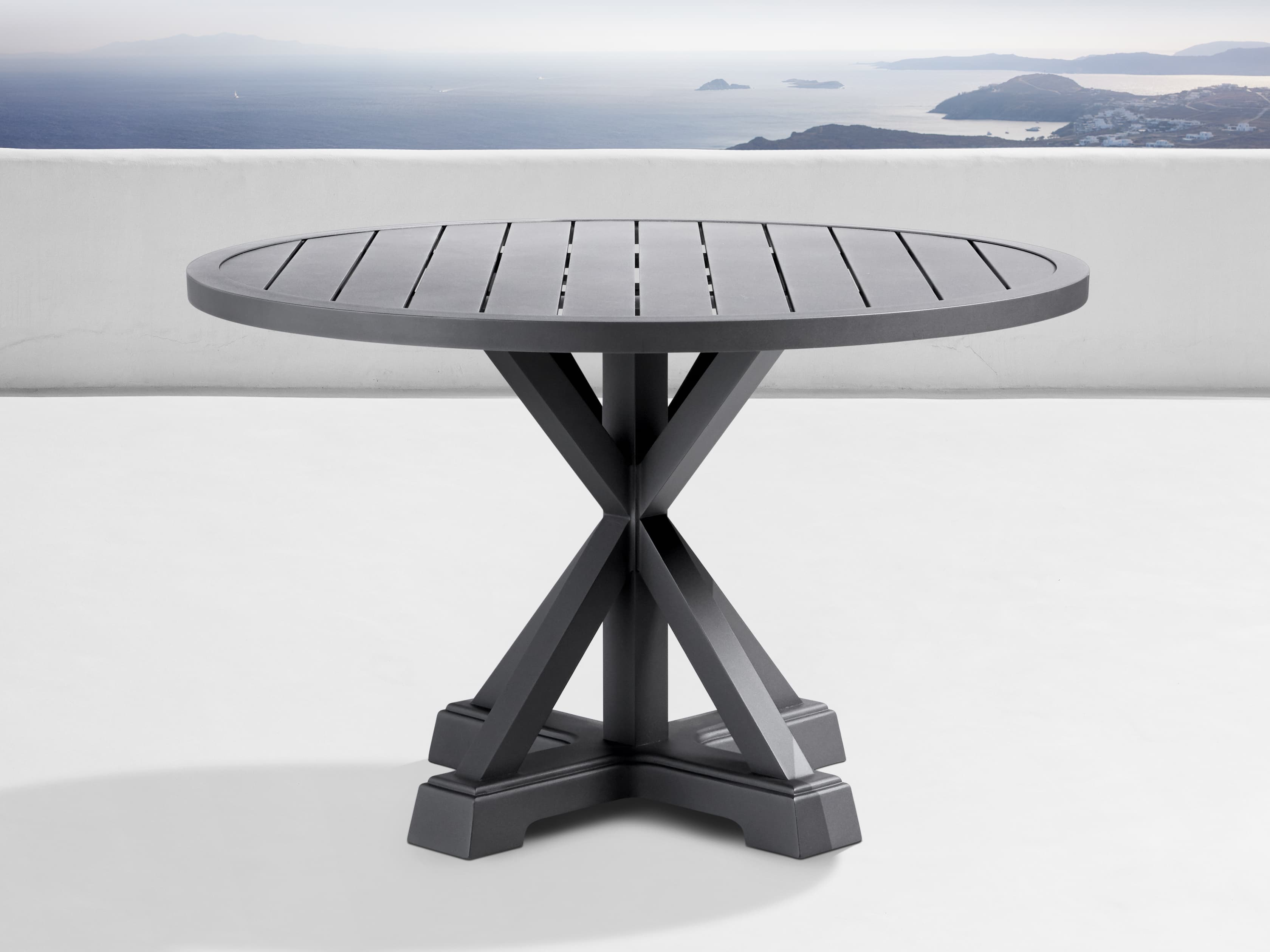 Aluminum round 2024 outdoor dining table