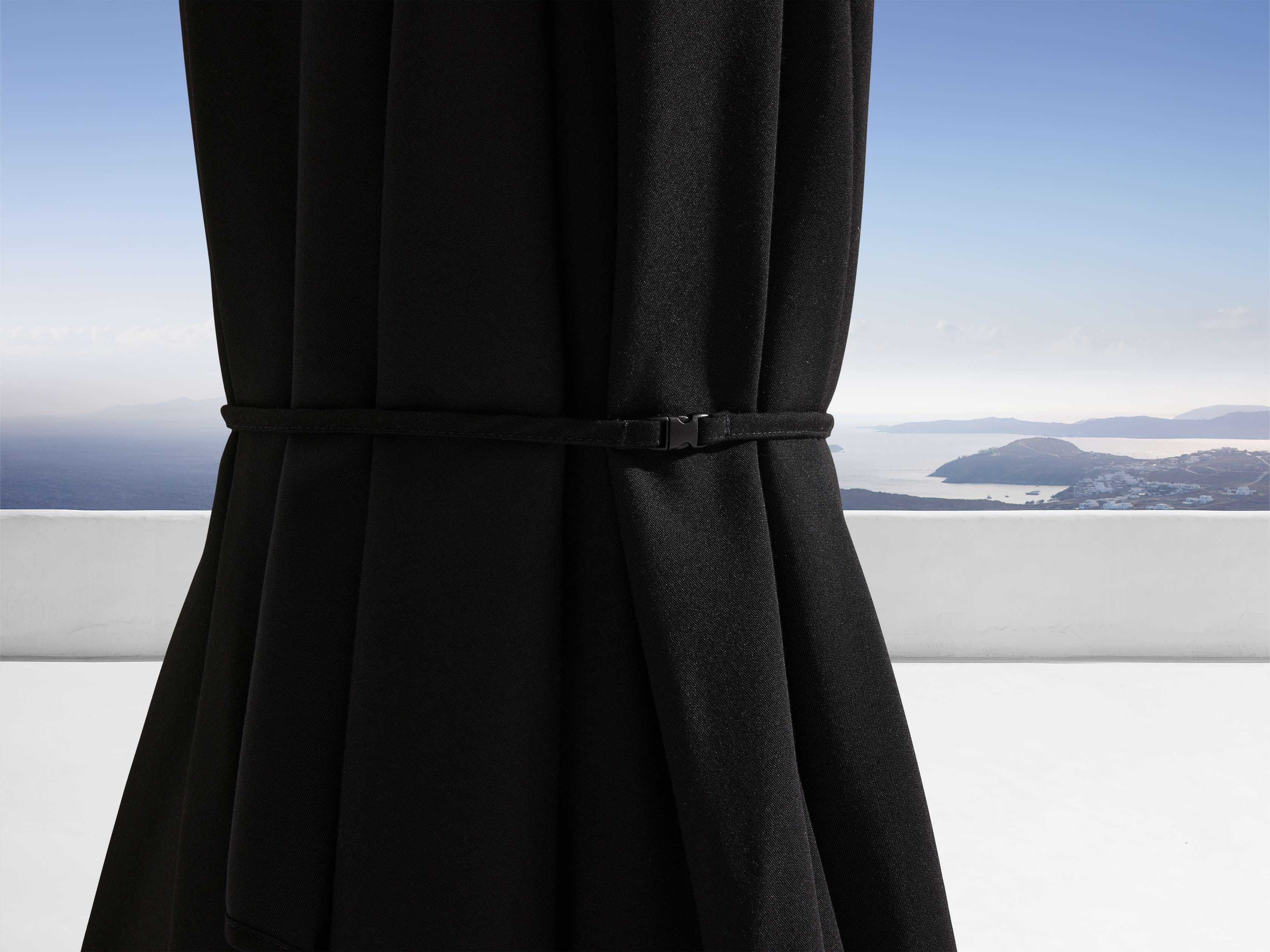 Nata Outdoor Square Umbrella in Black