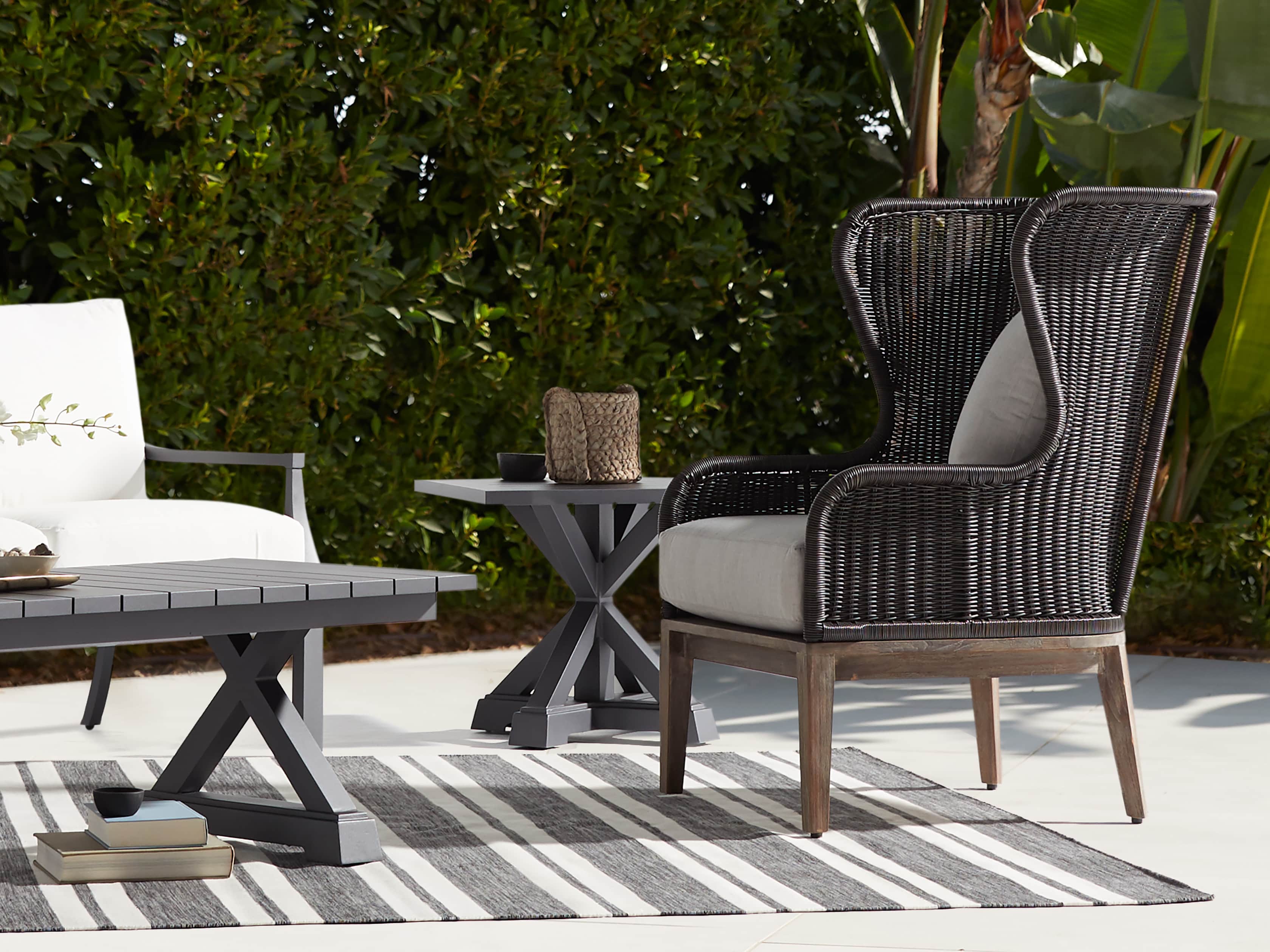 Sofia Outdoor 35" Lounge Chair