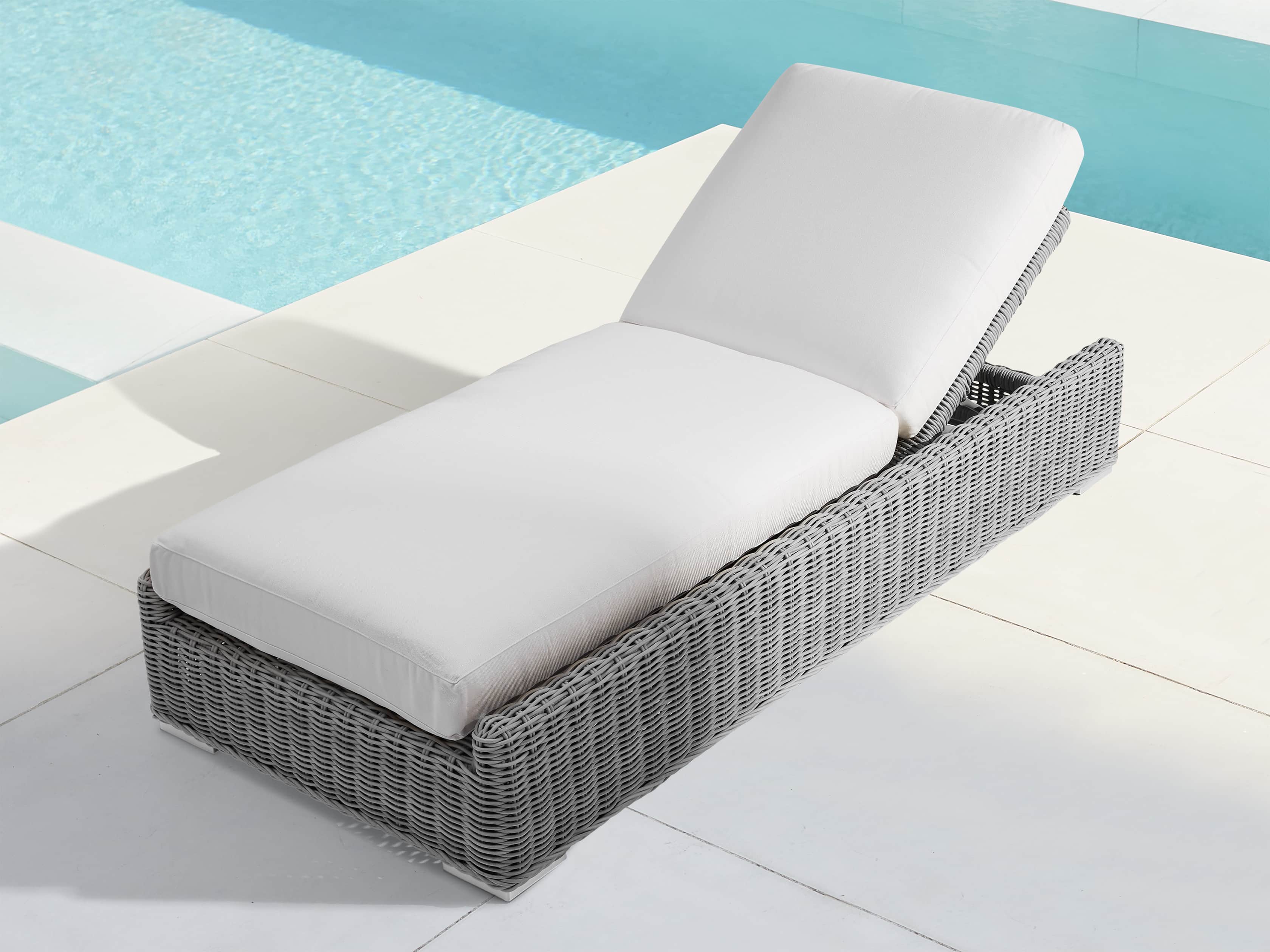 Wyatt Outdoor 31" Chaise in Vista Grey