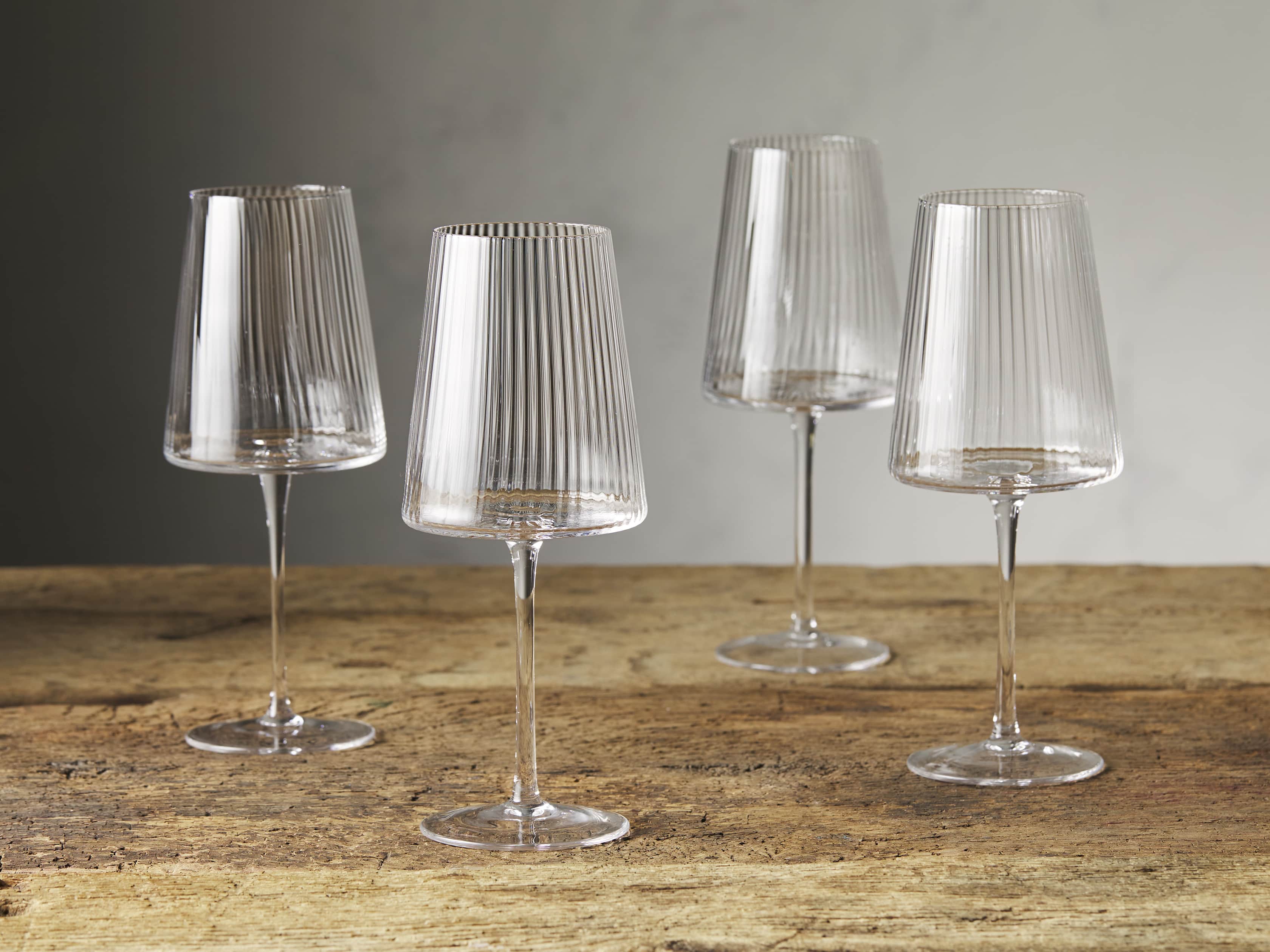 Della Wine Glass, slide 2 of 3