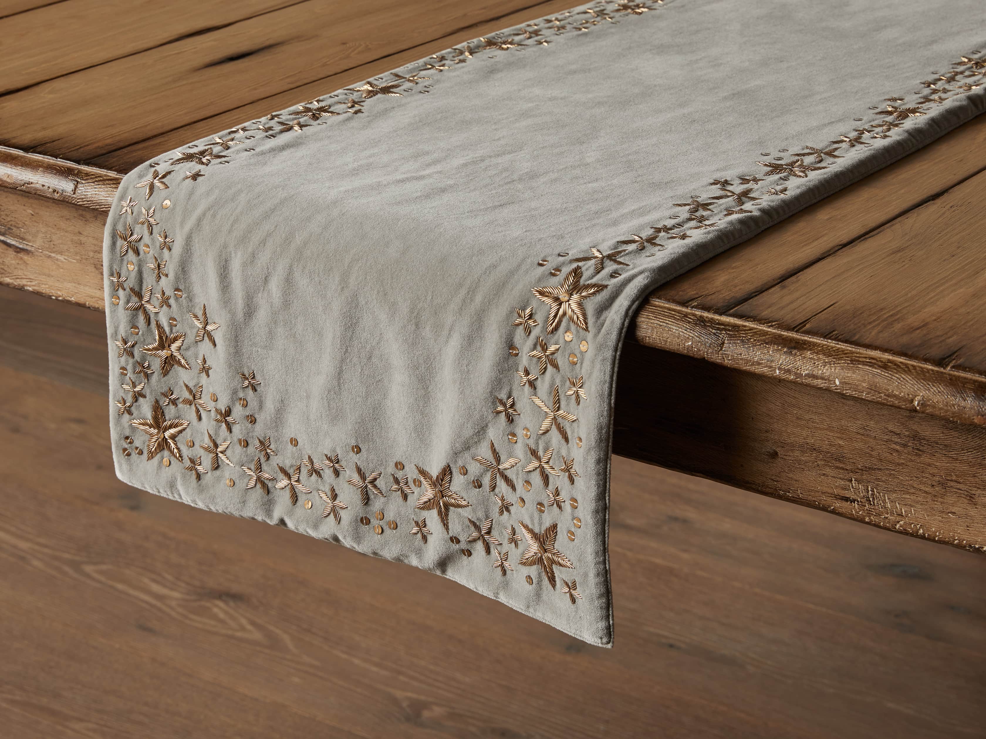 Starburst Table Runner, slide 1 of 3