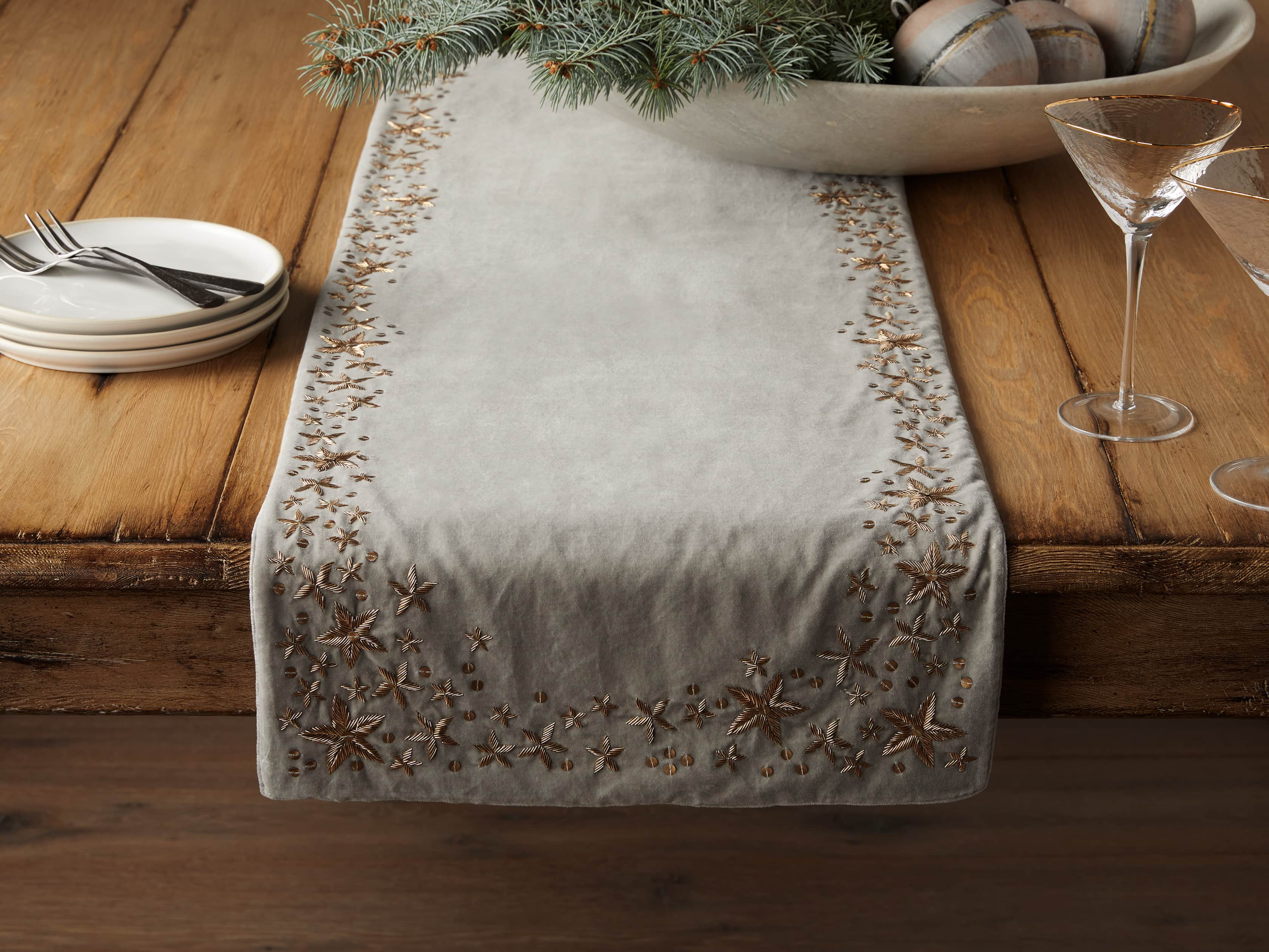Starburst Table Runner, slide 2 of 3
