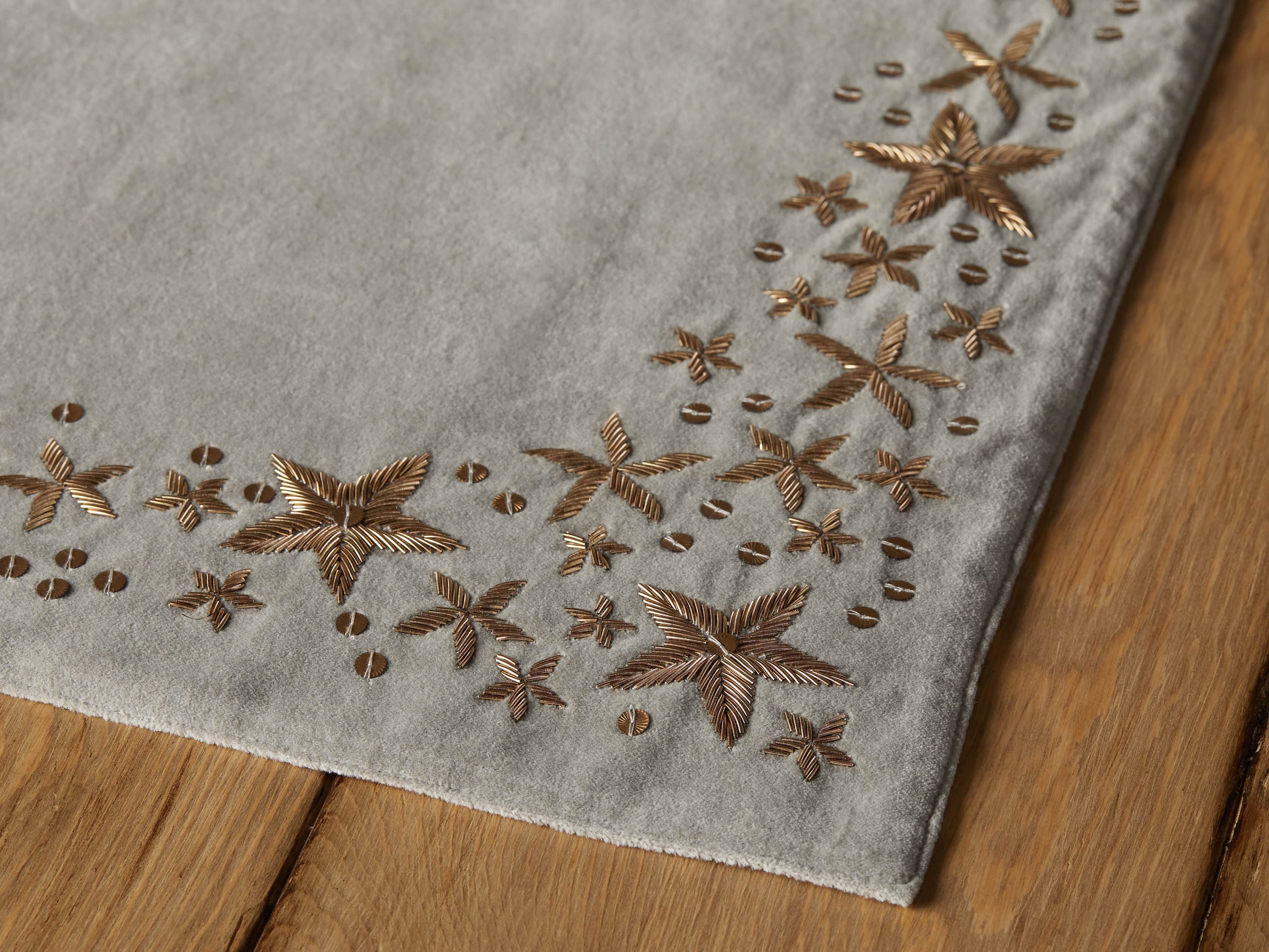 Starburst Table Runner, slide 3 of 3