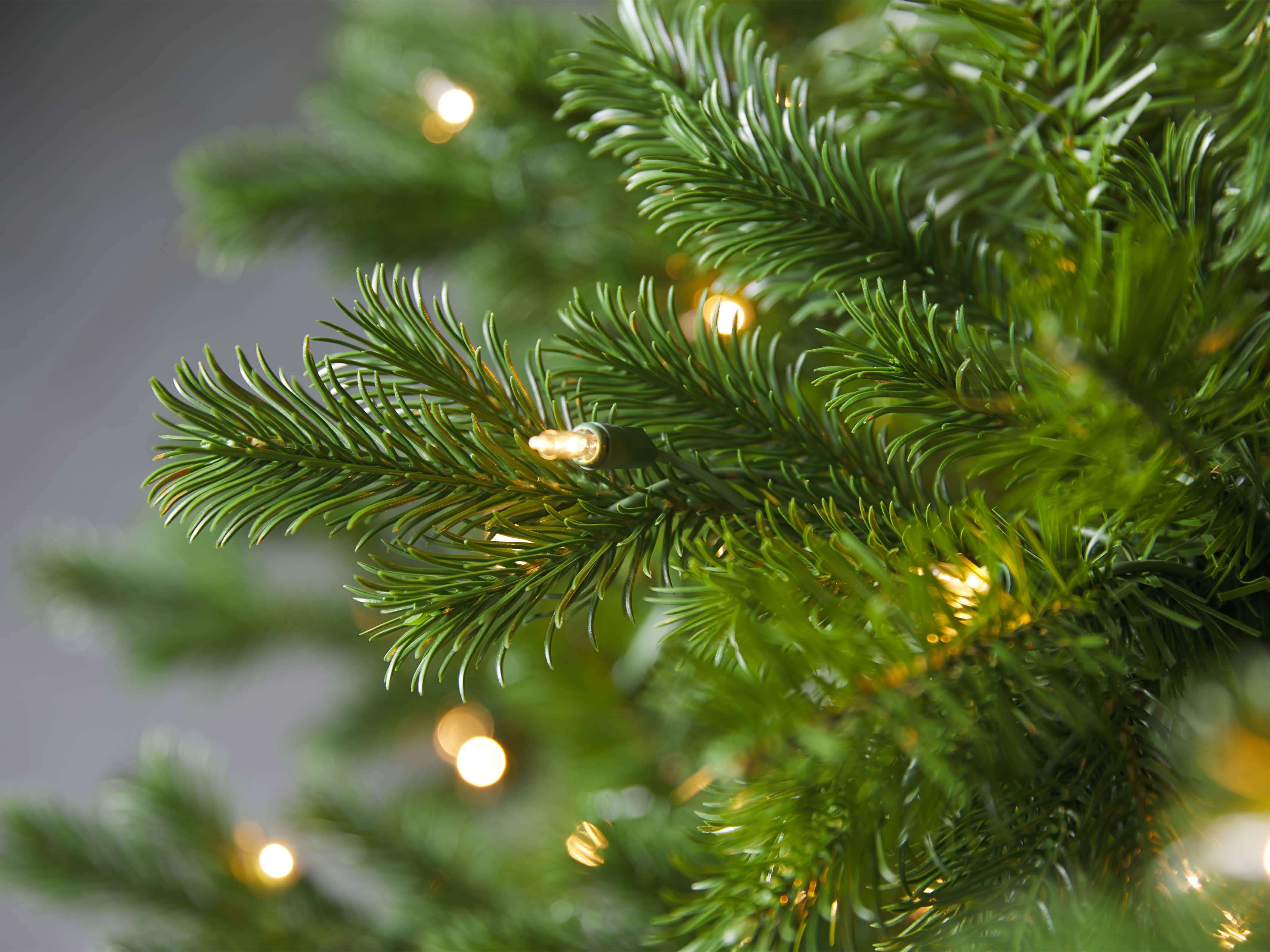 PreLit Classic Faux Plaza Pine Arhaus