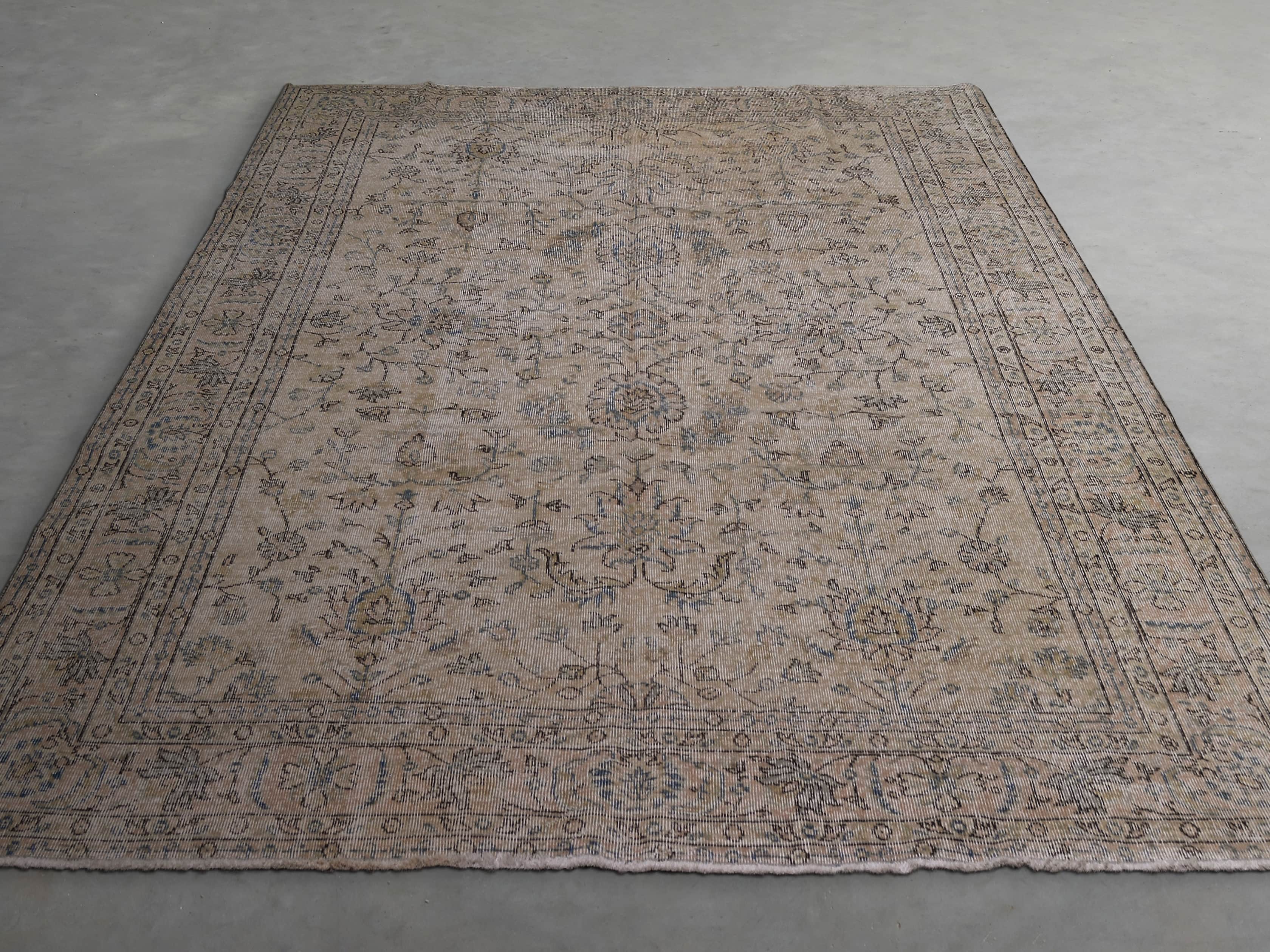One of a Kind 6'10" x 10'3" Vintage Persian Rug