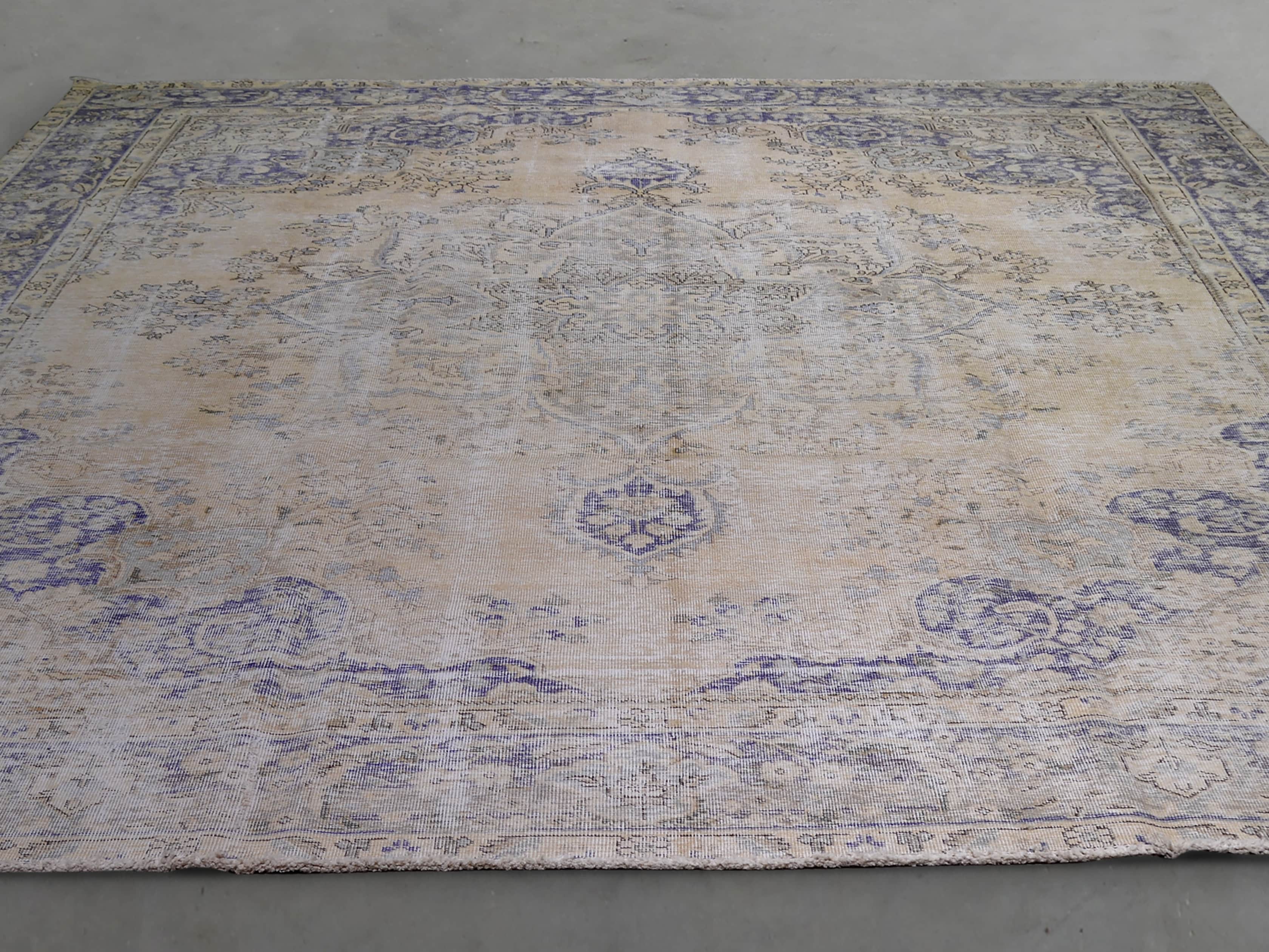One of a Kind 9'10" x 12'8" Vintage Persian Rug