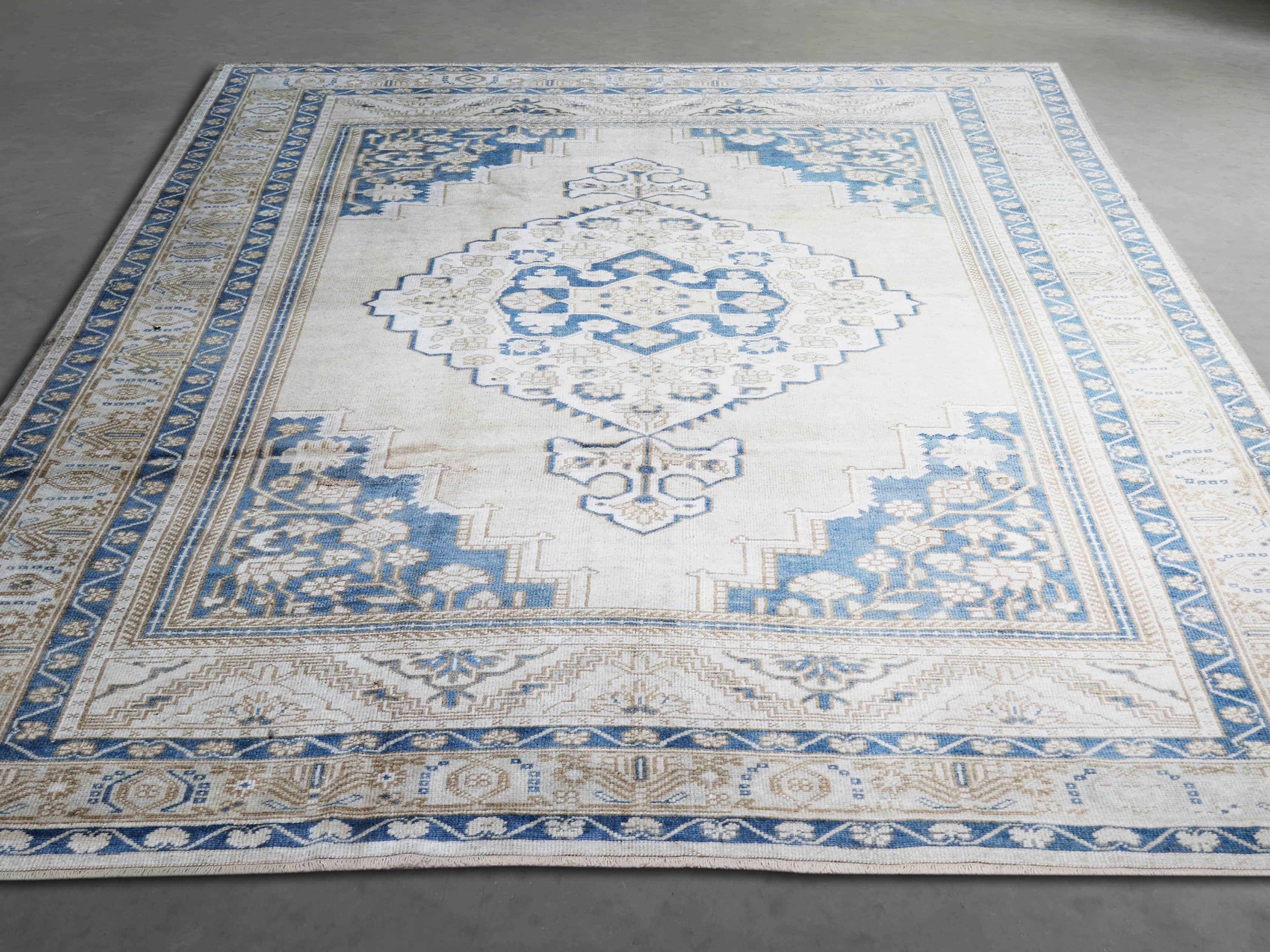 One of a Kind 6'6" x 9'10" Vintage Turkish Oushak Rug, slide 3 of 4