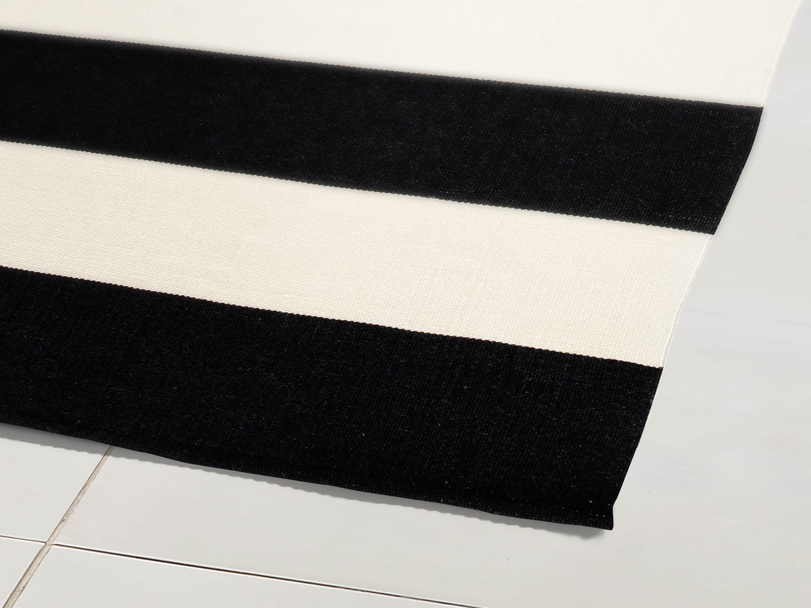 4' x 6' Lacosta Black Performance Rug, slide 2 of 3
