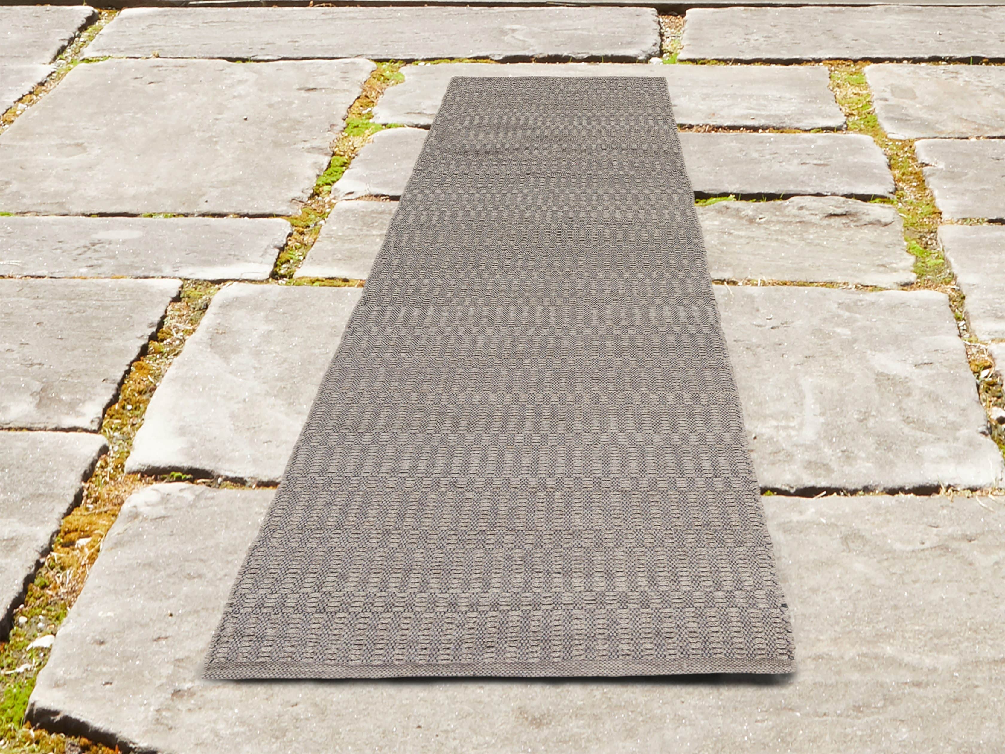 Summerland Outdoor 2'6" X 8' Runner