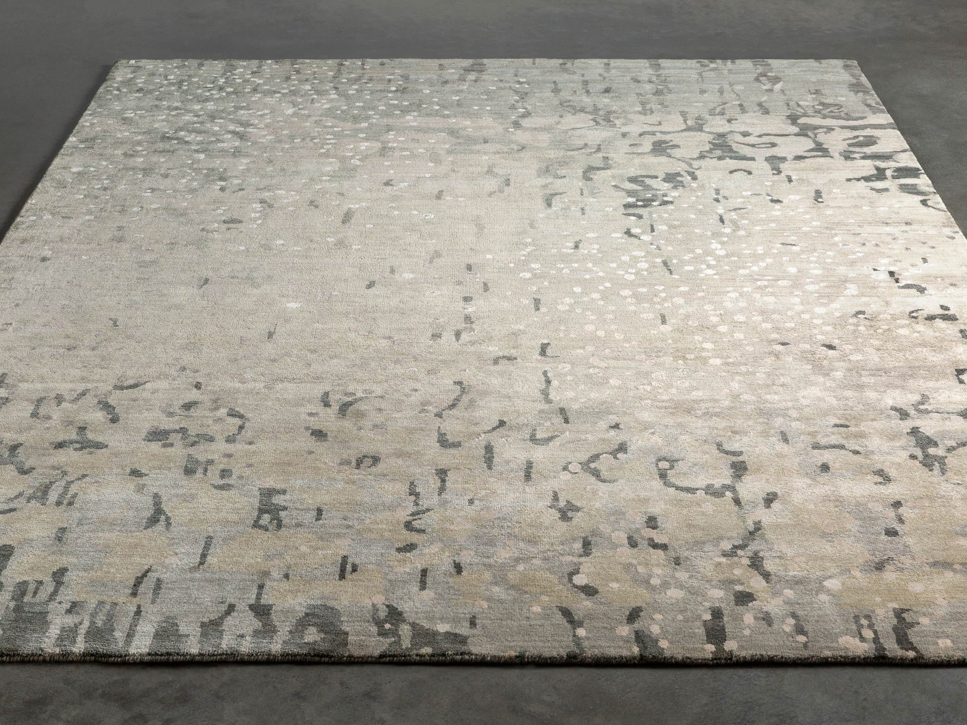 Yumi 5' X 8' Hand Knotted Rug in Grey