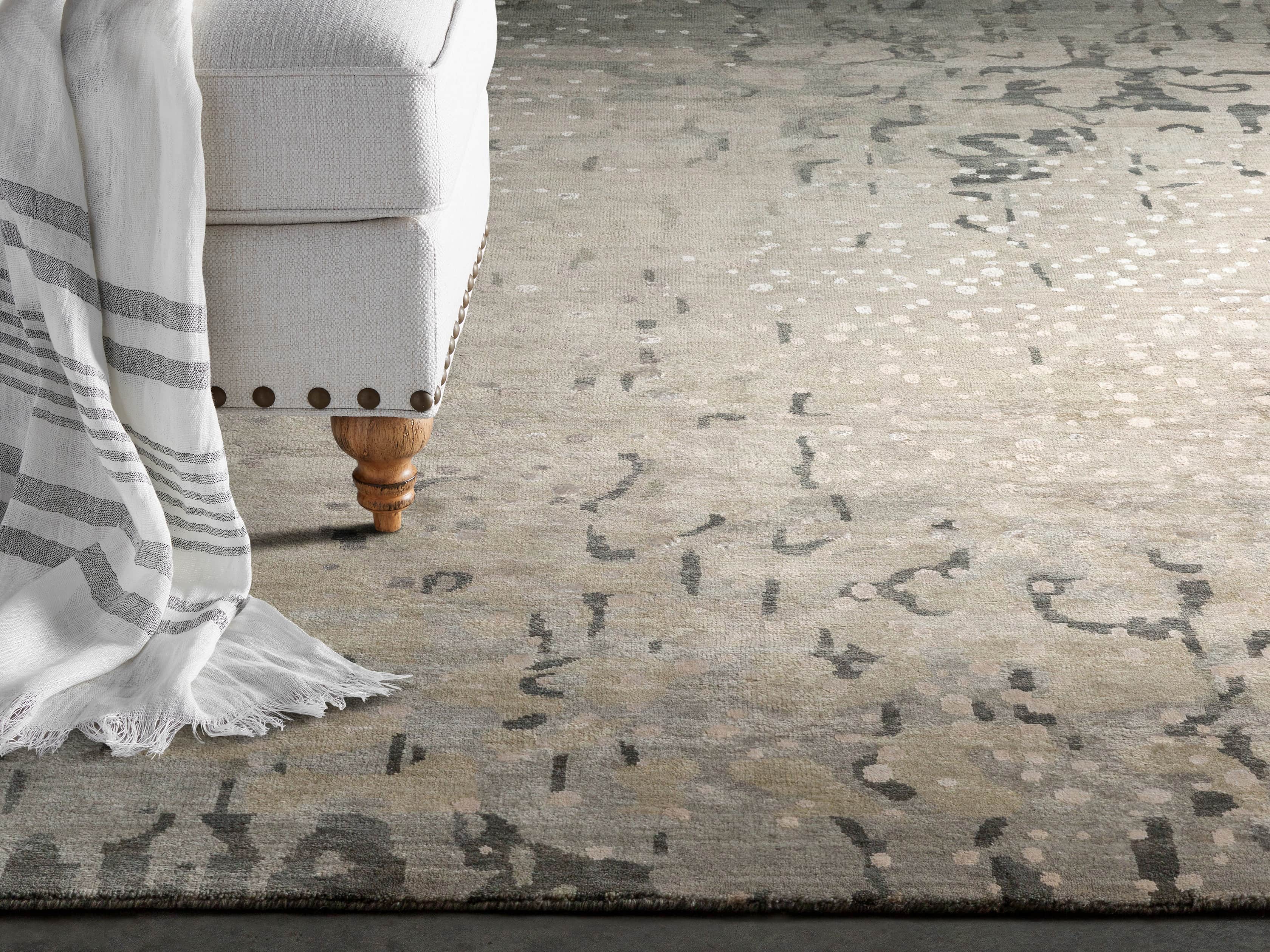 Yumi 5' X 8' Hand Knotted Rug in Grey