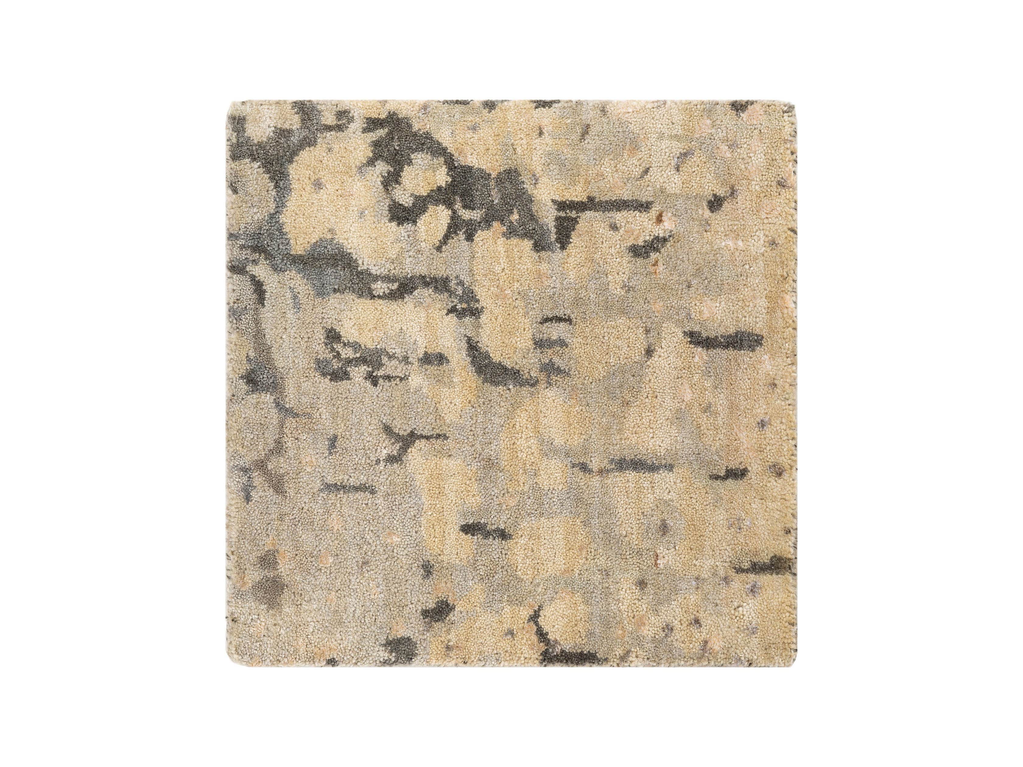 Yumi Hand Knotted 18" rug Swatch in Grey