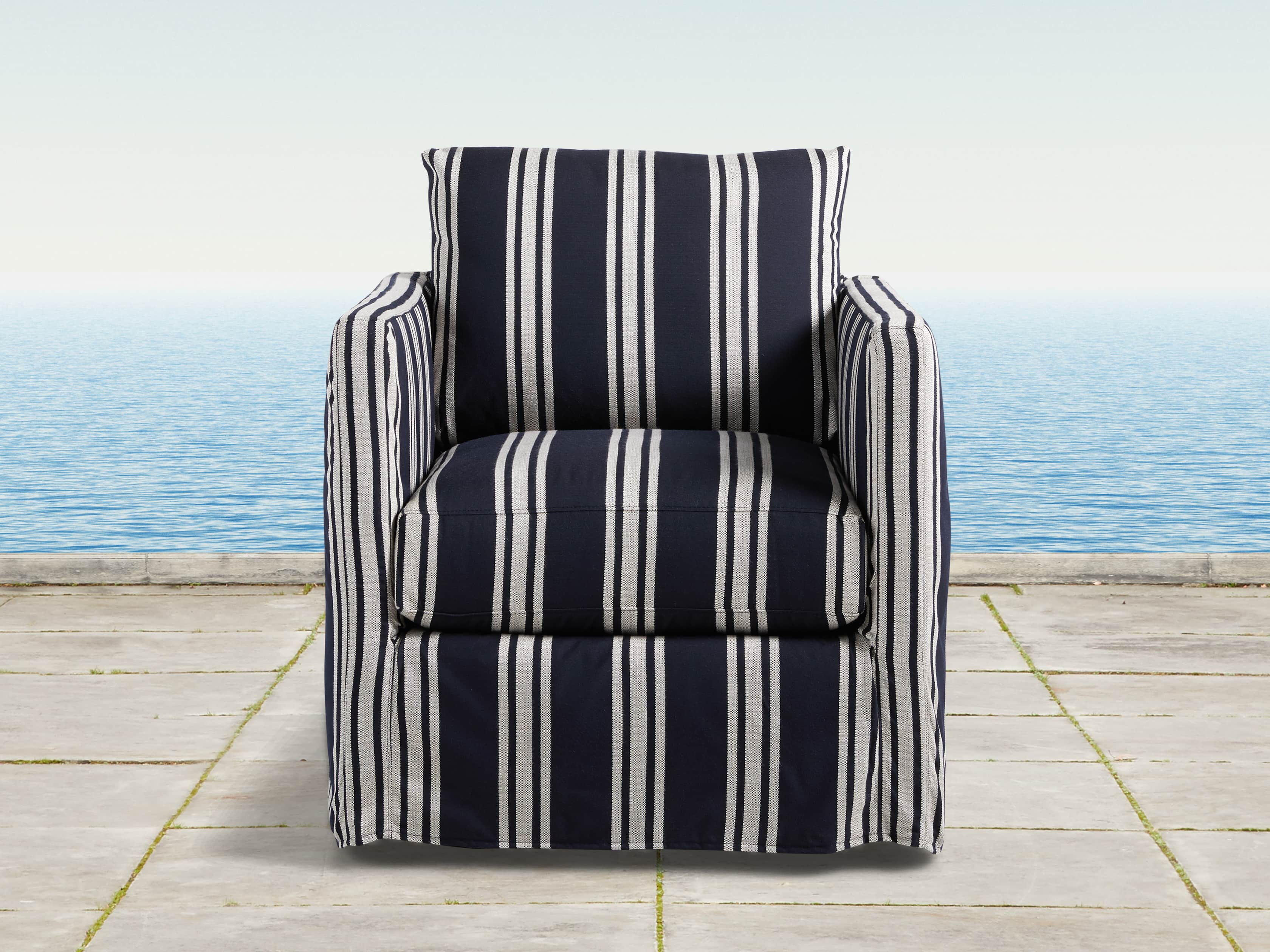 Spinnaker Outdoor Slipcovered 32" Swivel Chair