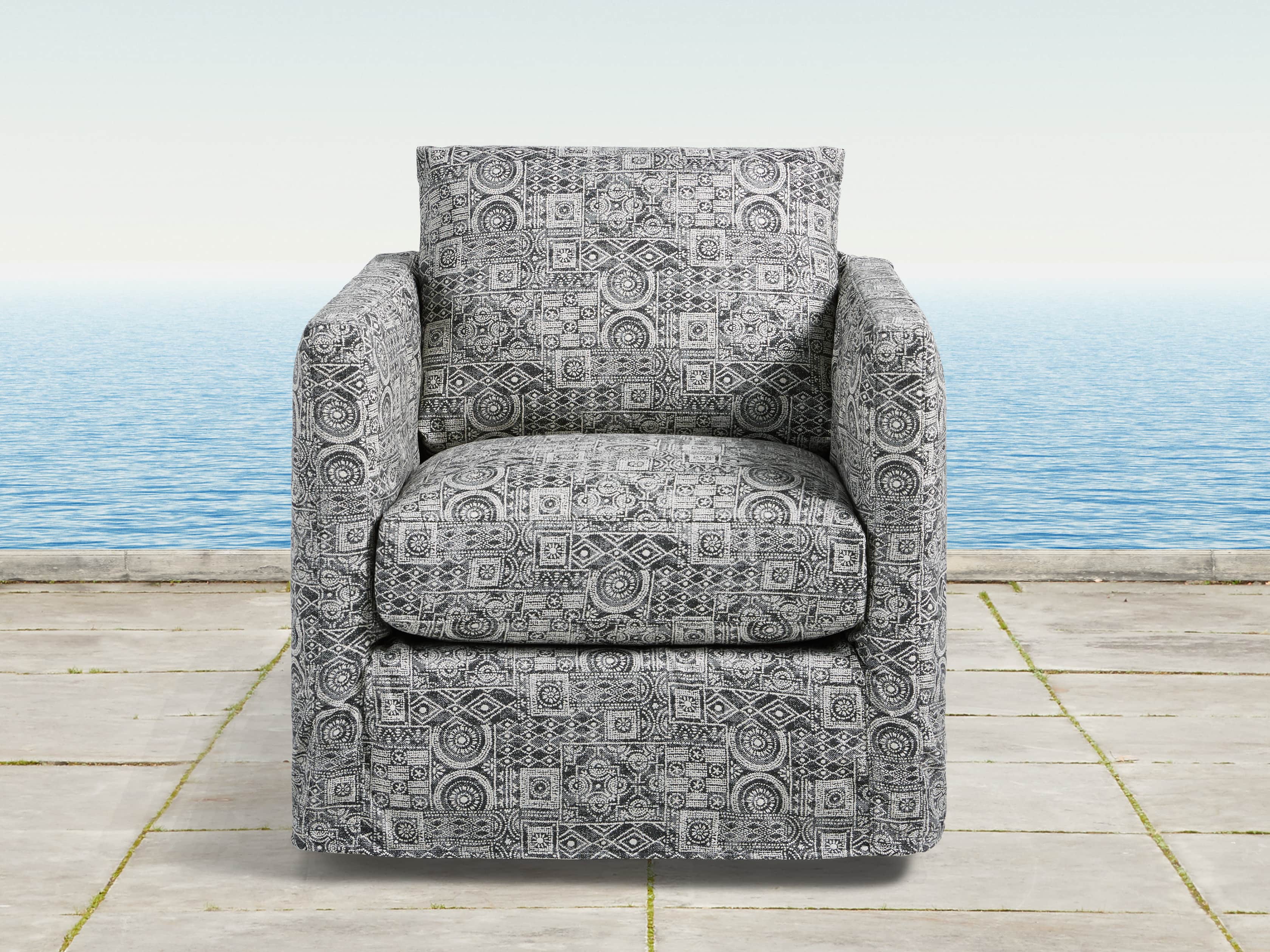 Spinnaker Outdoor Slipcovered 32" Swivel Chair