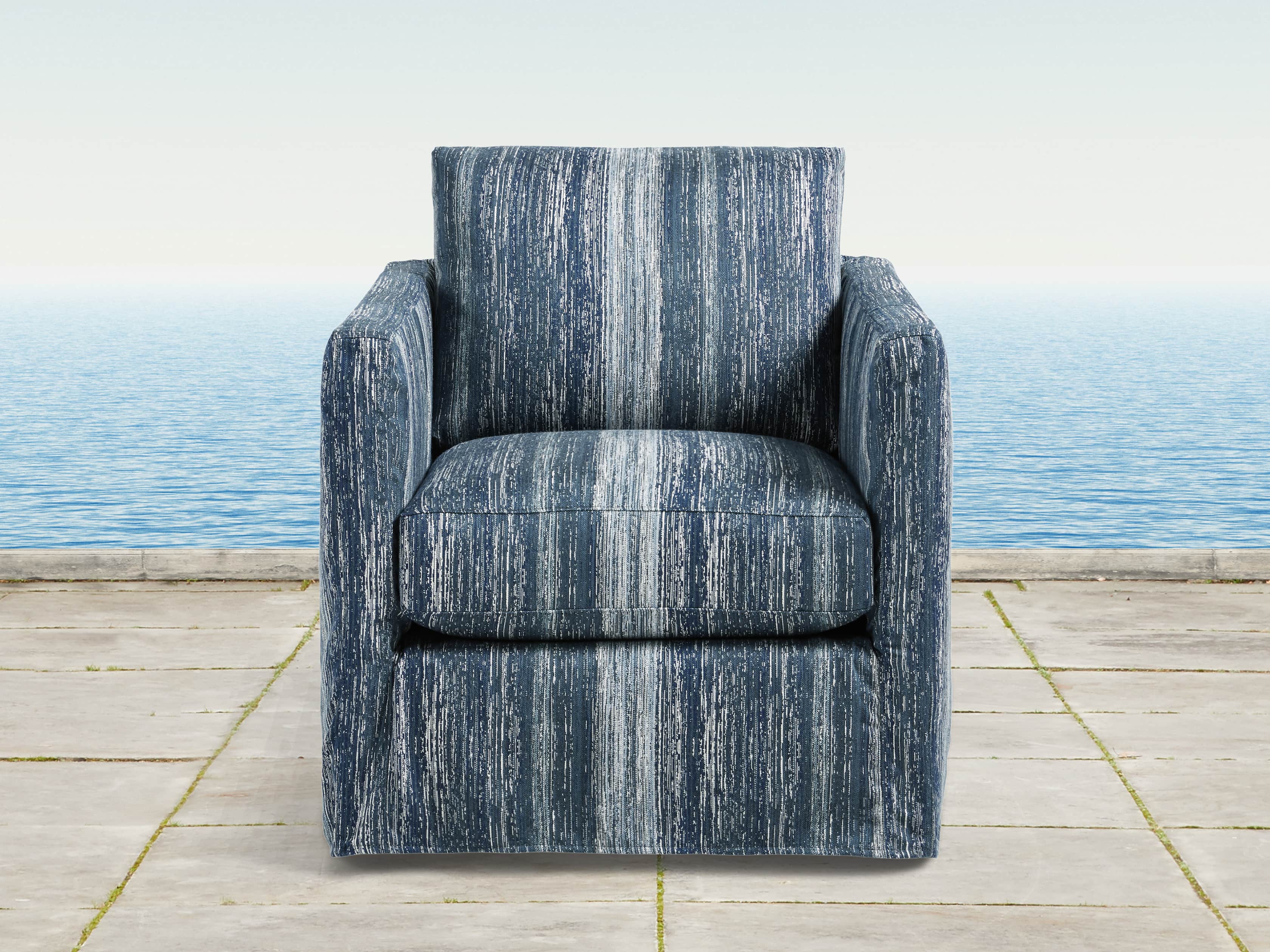Spinnaker Outdoor Slipcovered 32" Swivel Chair