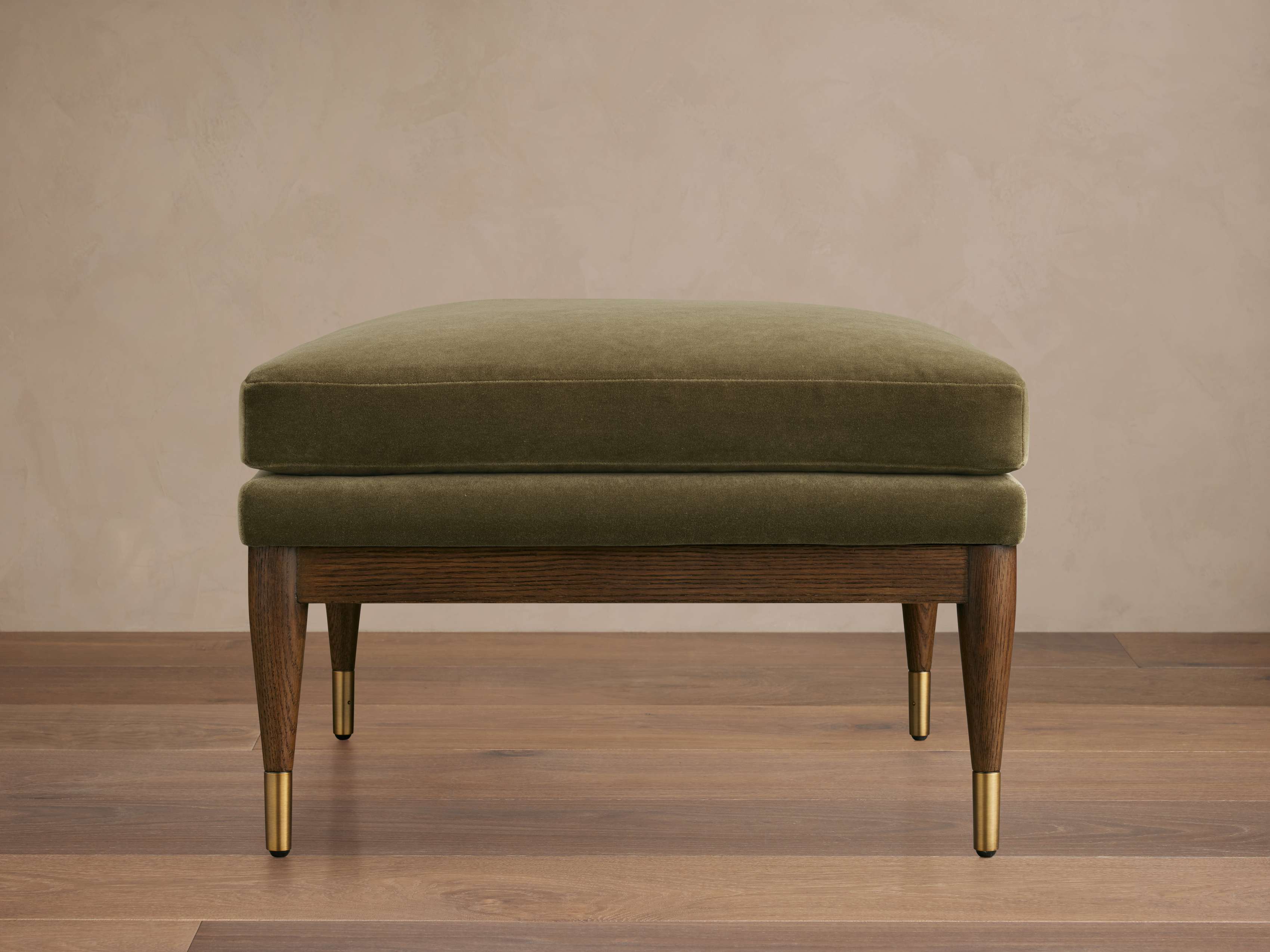 Fisher Square Ottoman
– Arhaus