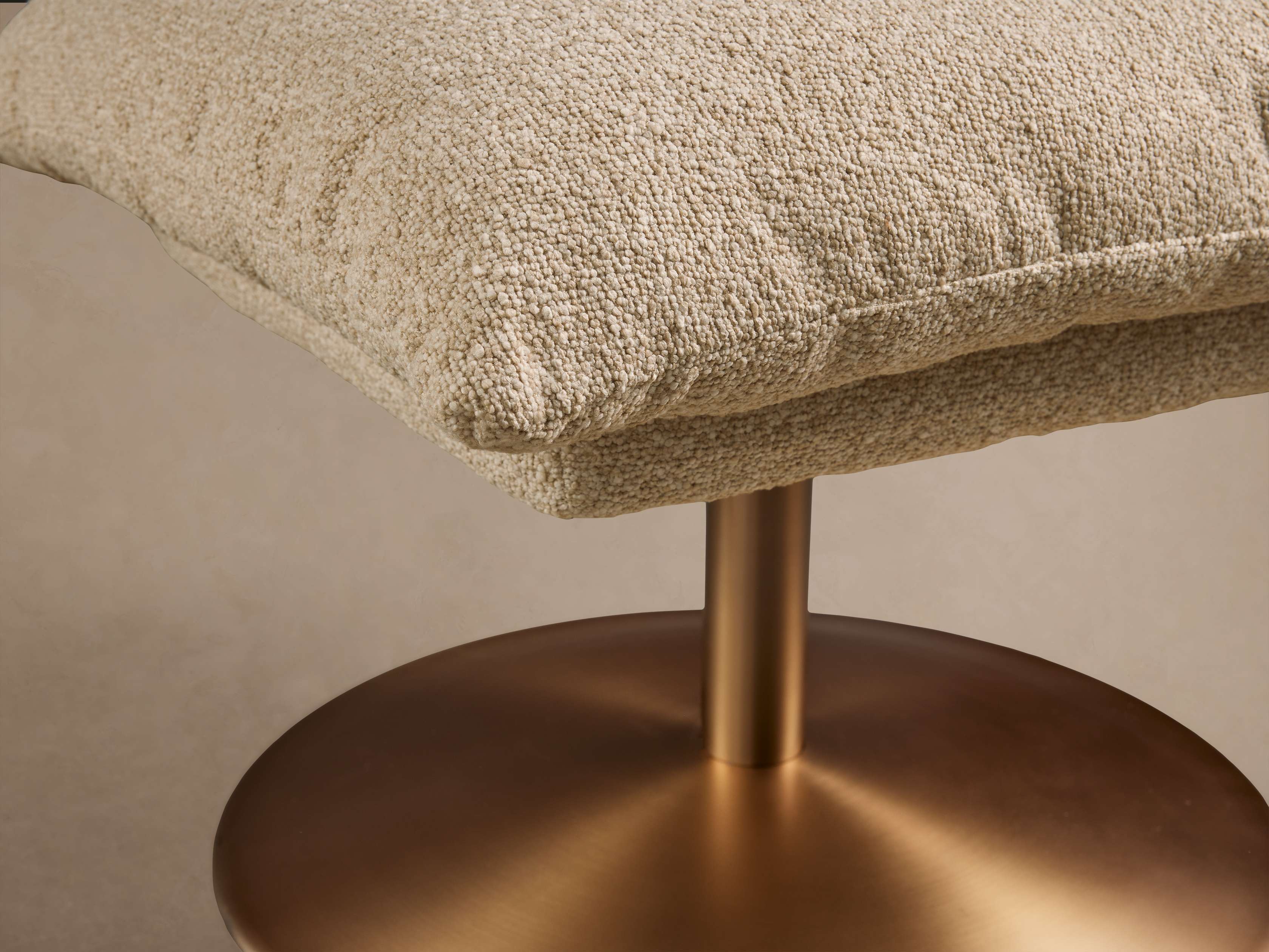 Deacon Ottoman - Thumbnail 4