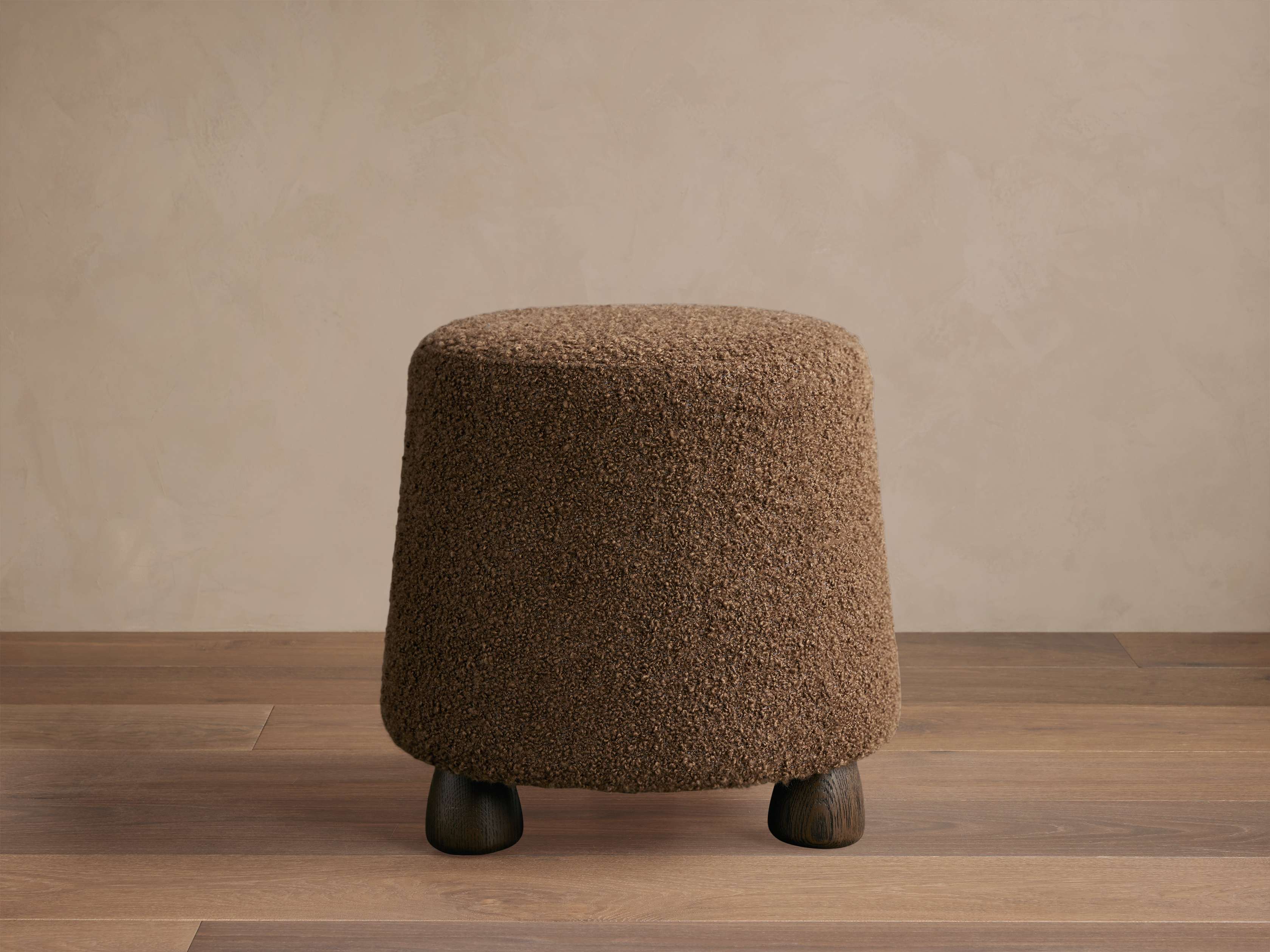 Steffi Ottoman
– Arhaus