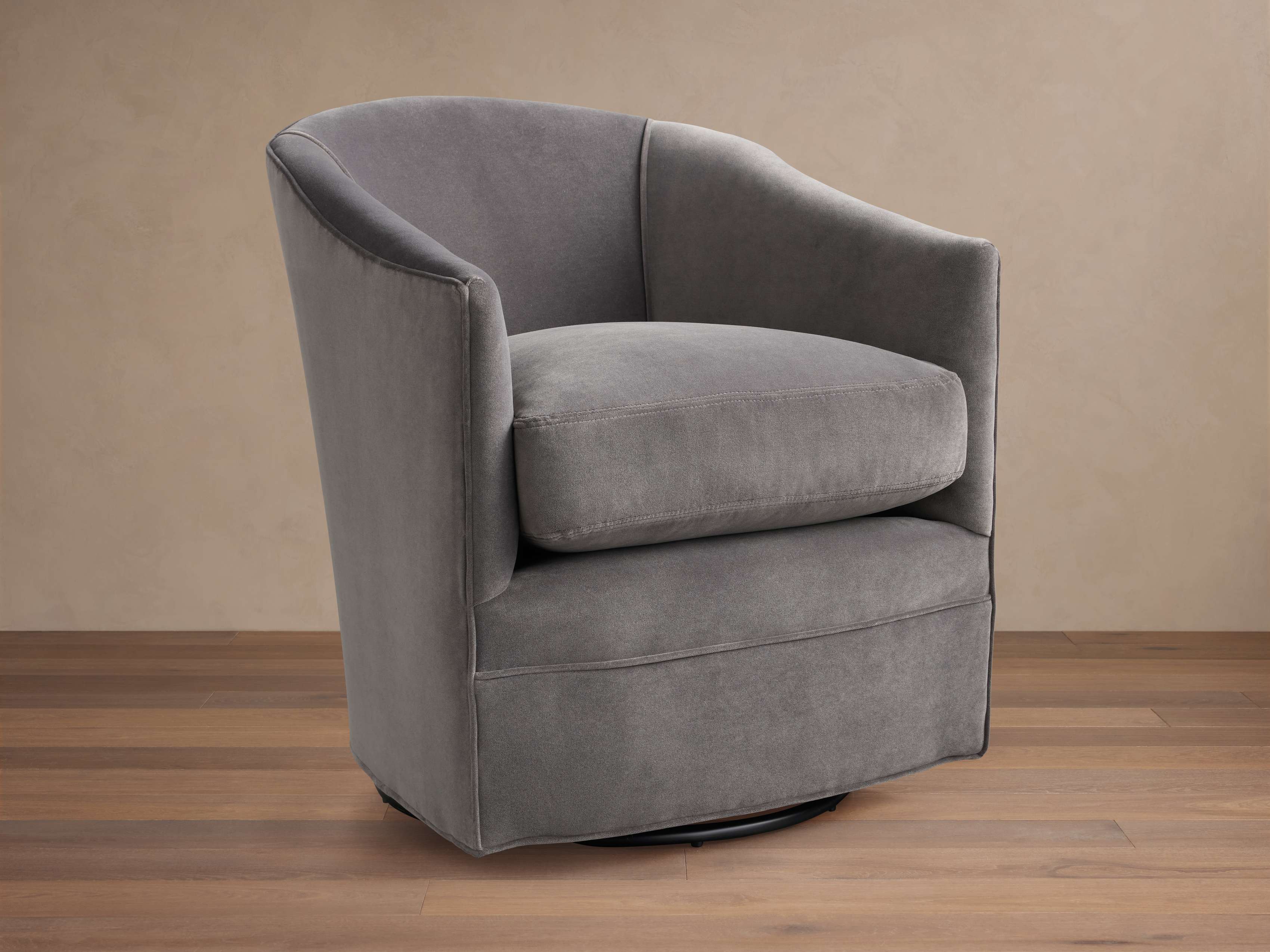 Giles Swivel Chair – Arhaus