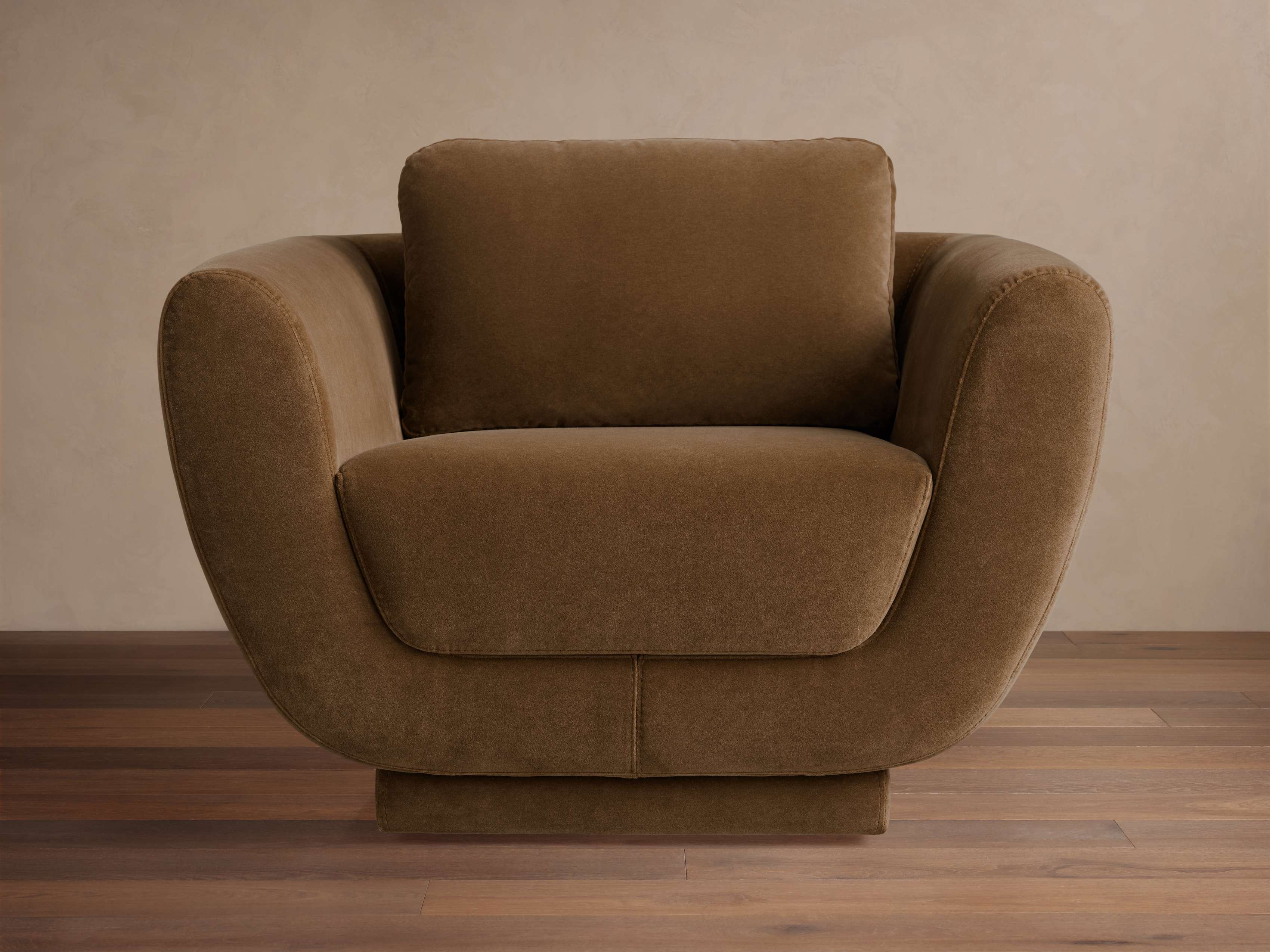 Fontana Swivel Chair
– Arhaus