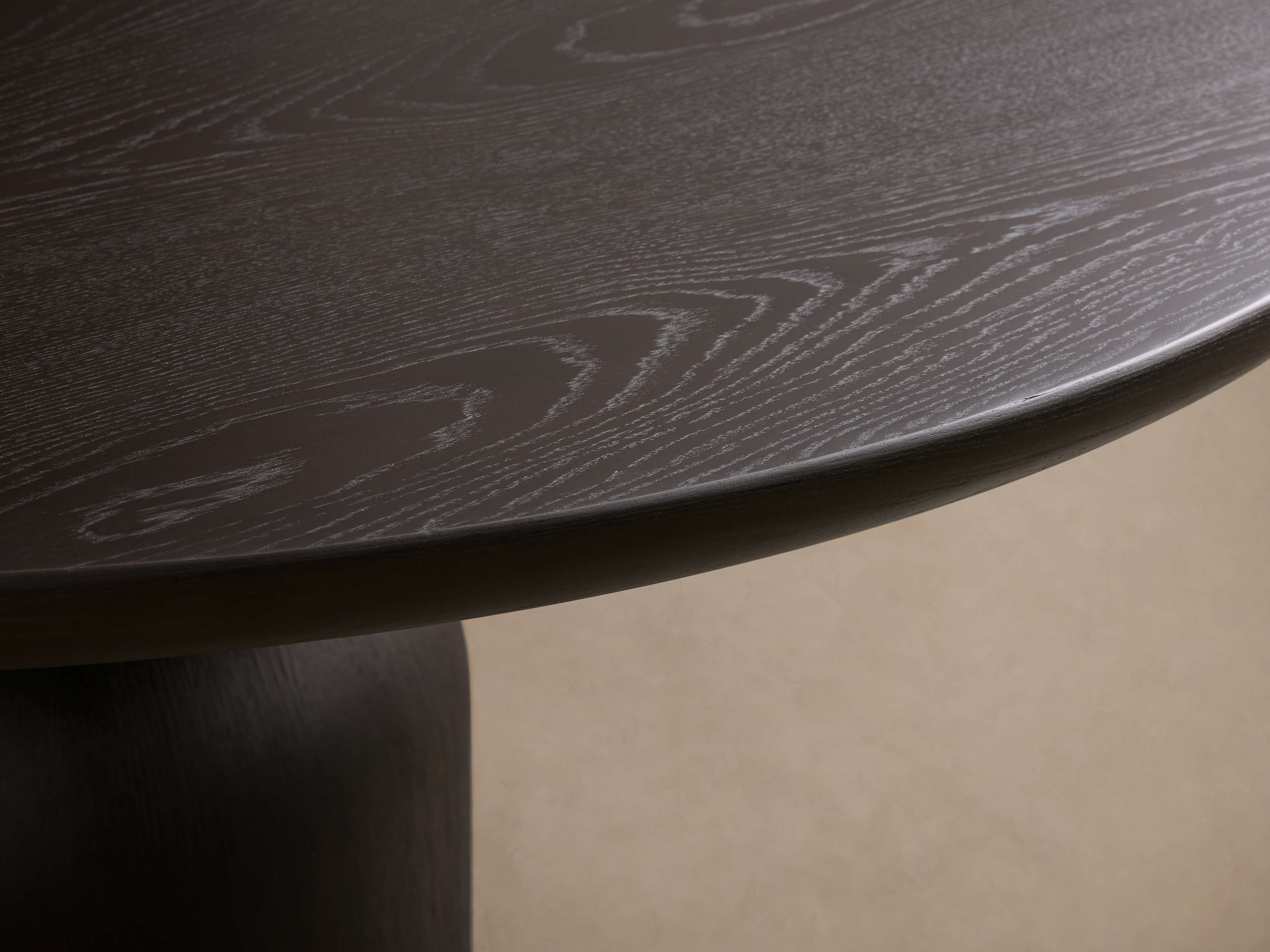 Perth Round Dining Table
– Arhaus