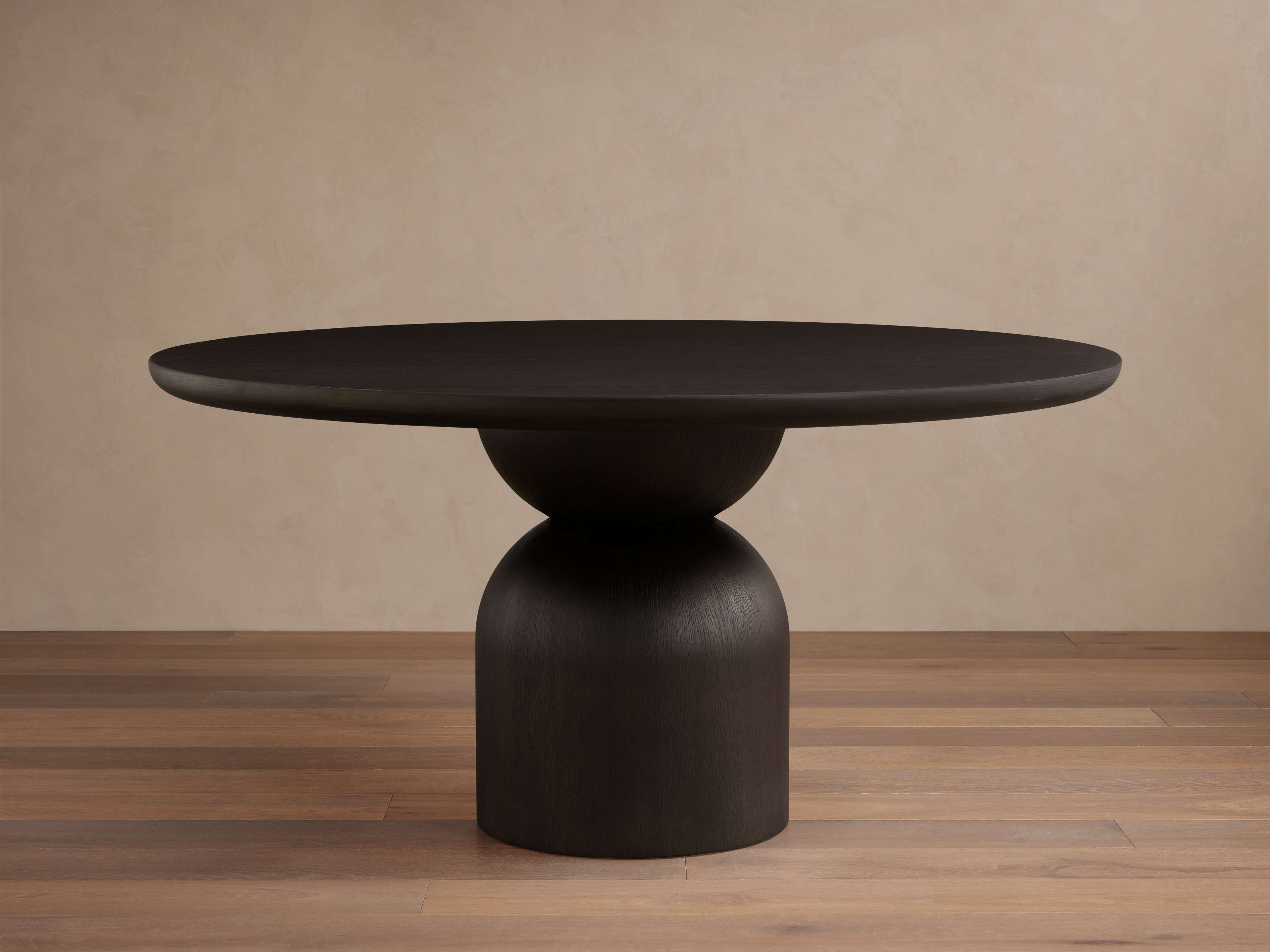 Perth Round Dining Table
– Arhaus