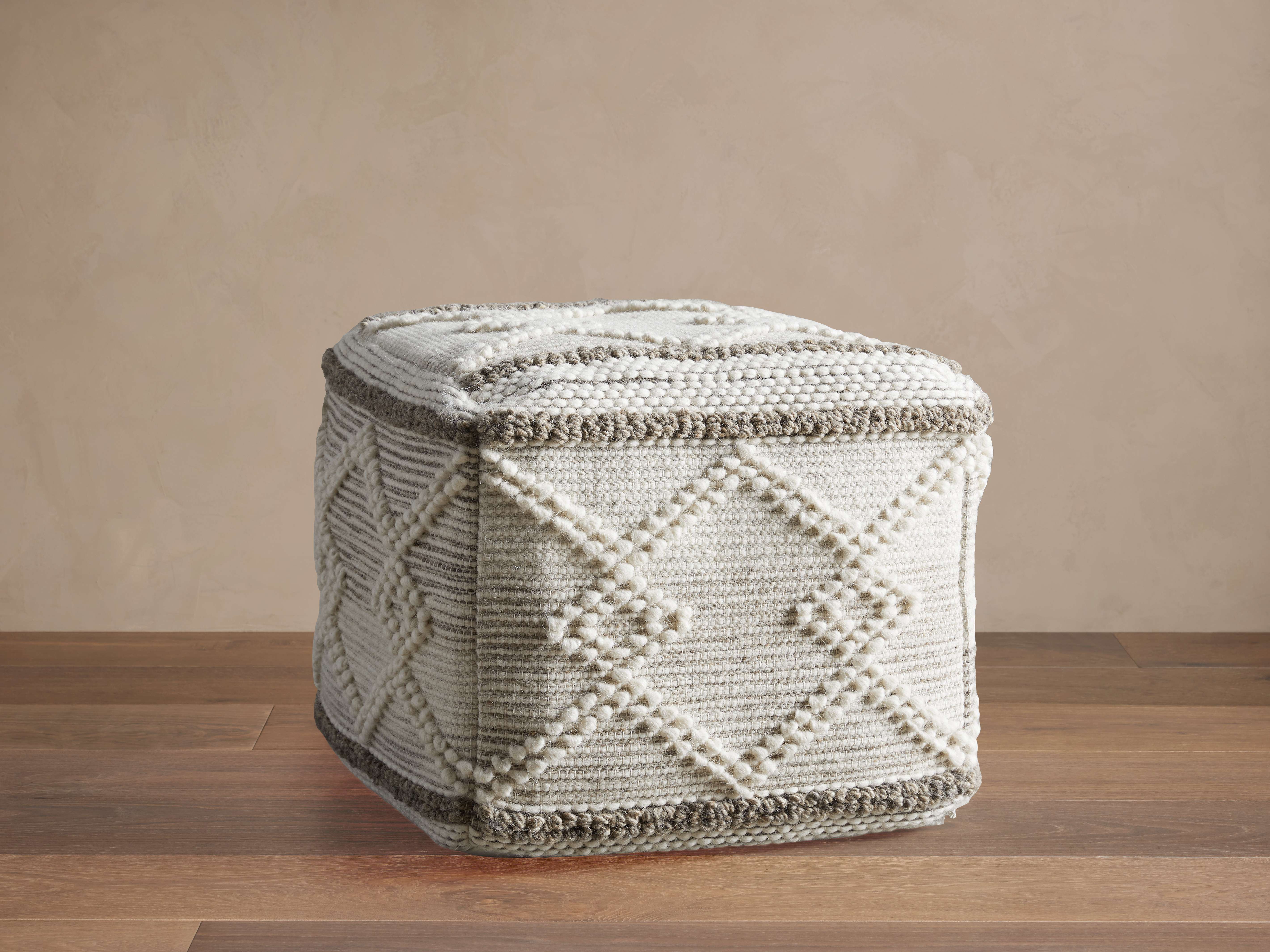 Bexley Pouf - Thumbnail 2