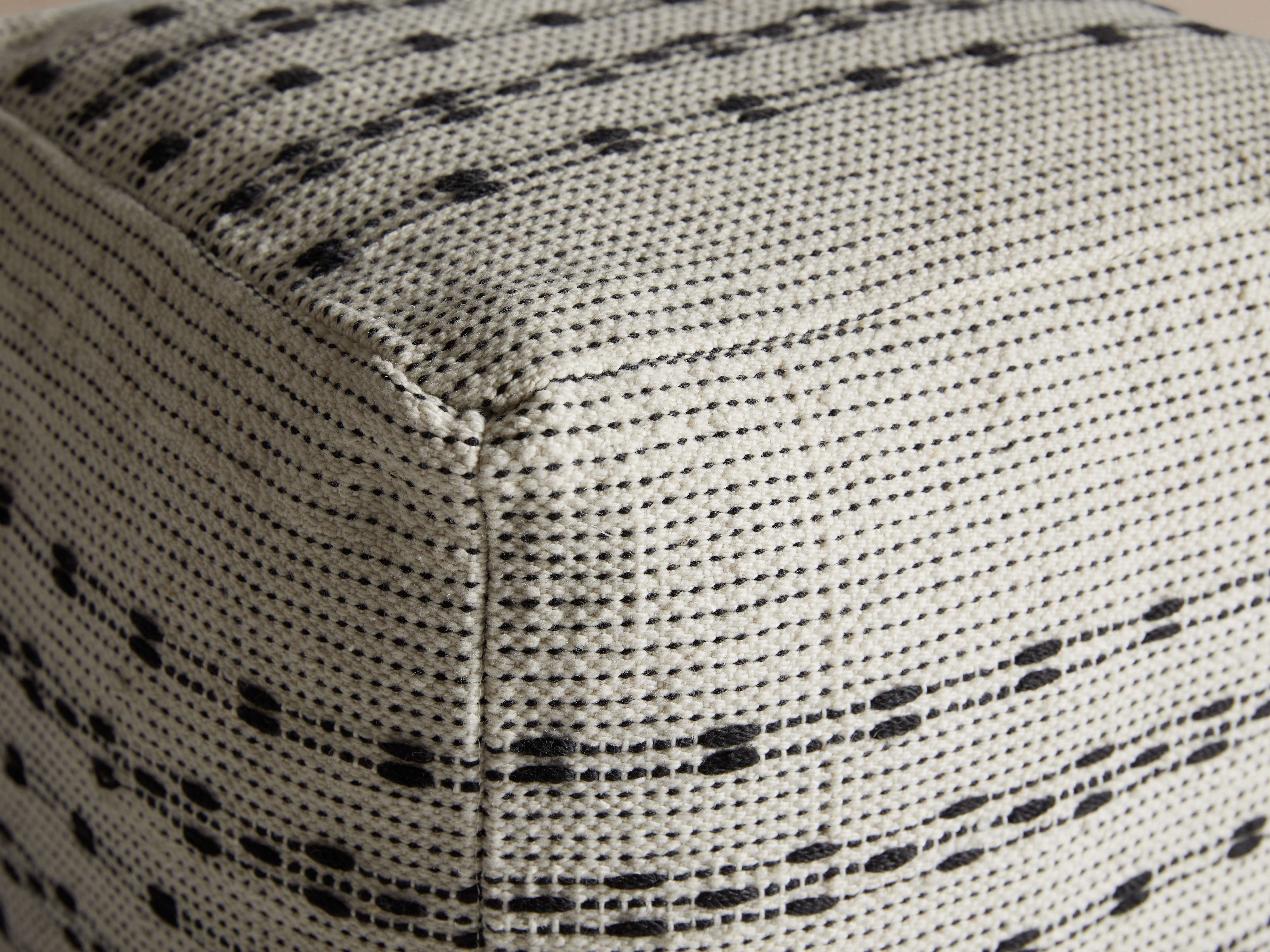 Ladera Performance Pouf - Thumbnail 4