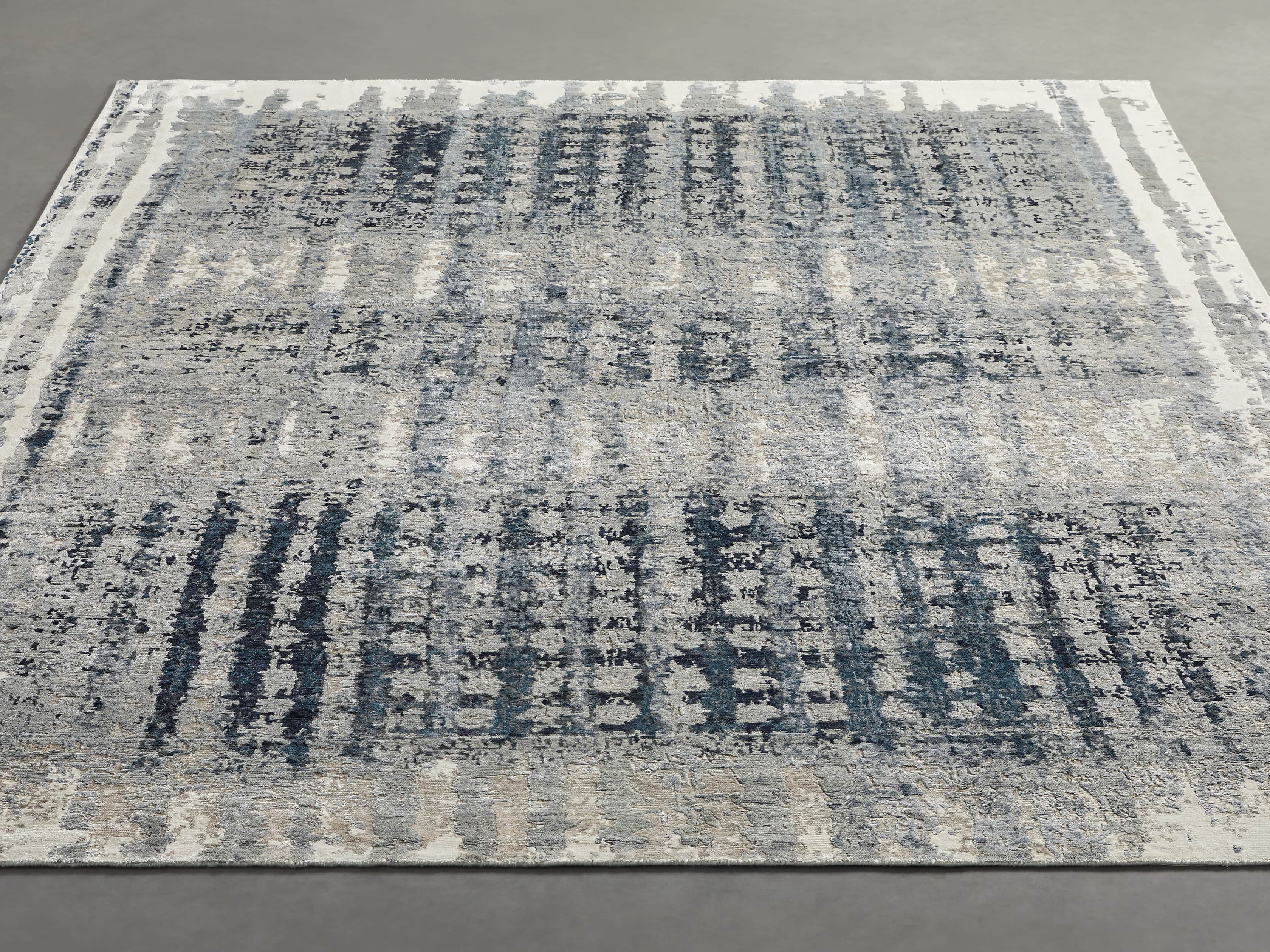 Grafton Hand-Knotted Rug in Indigo - Thumbnail 3