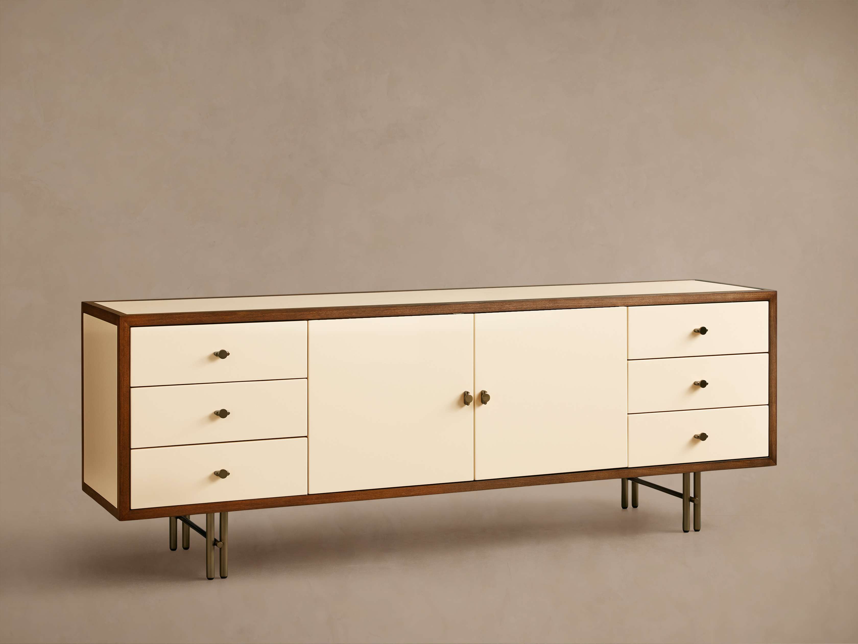 Henton Media Console