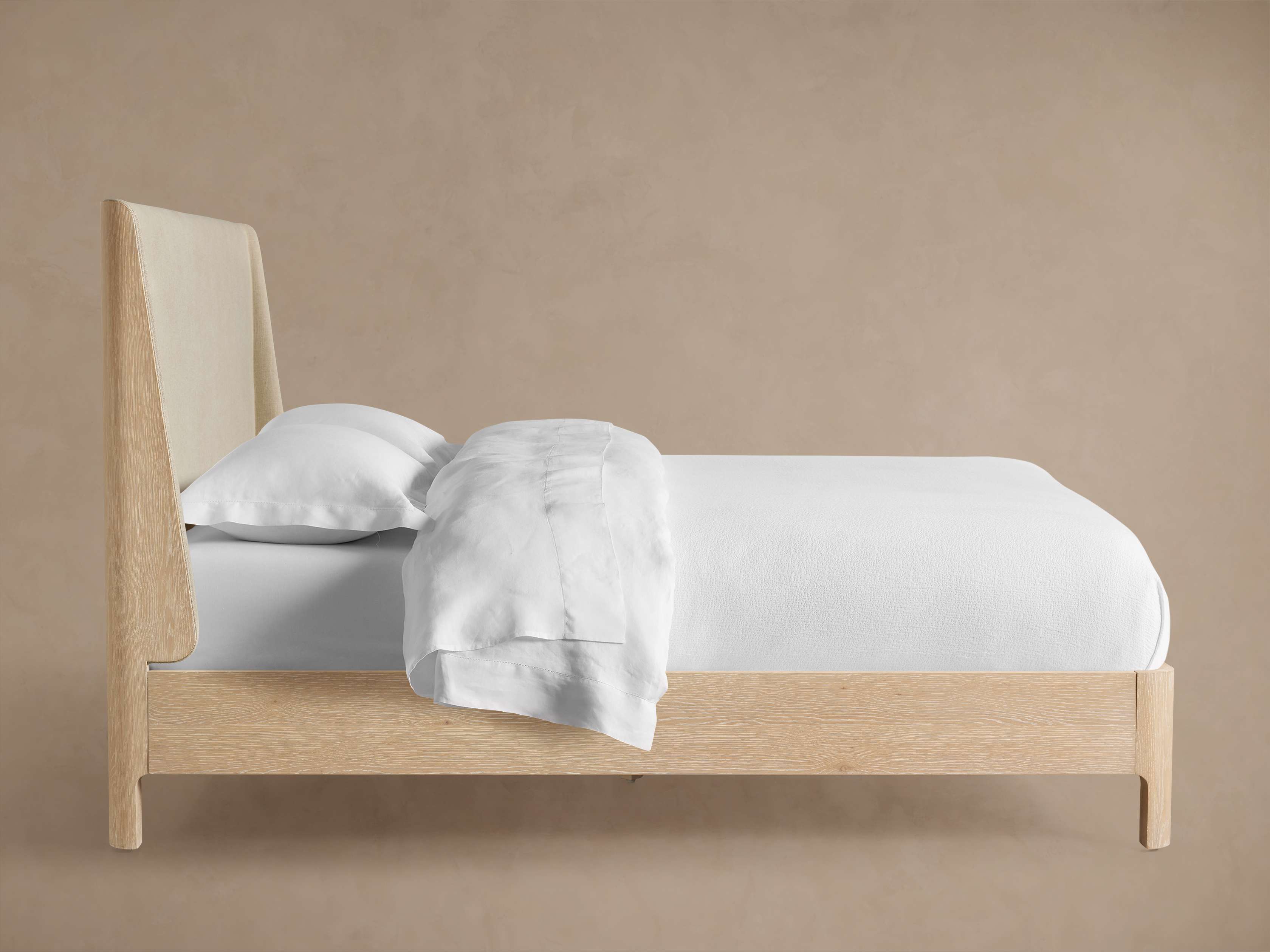 Calista Bed in Izzy Fawn