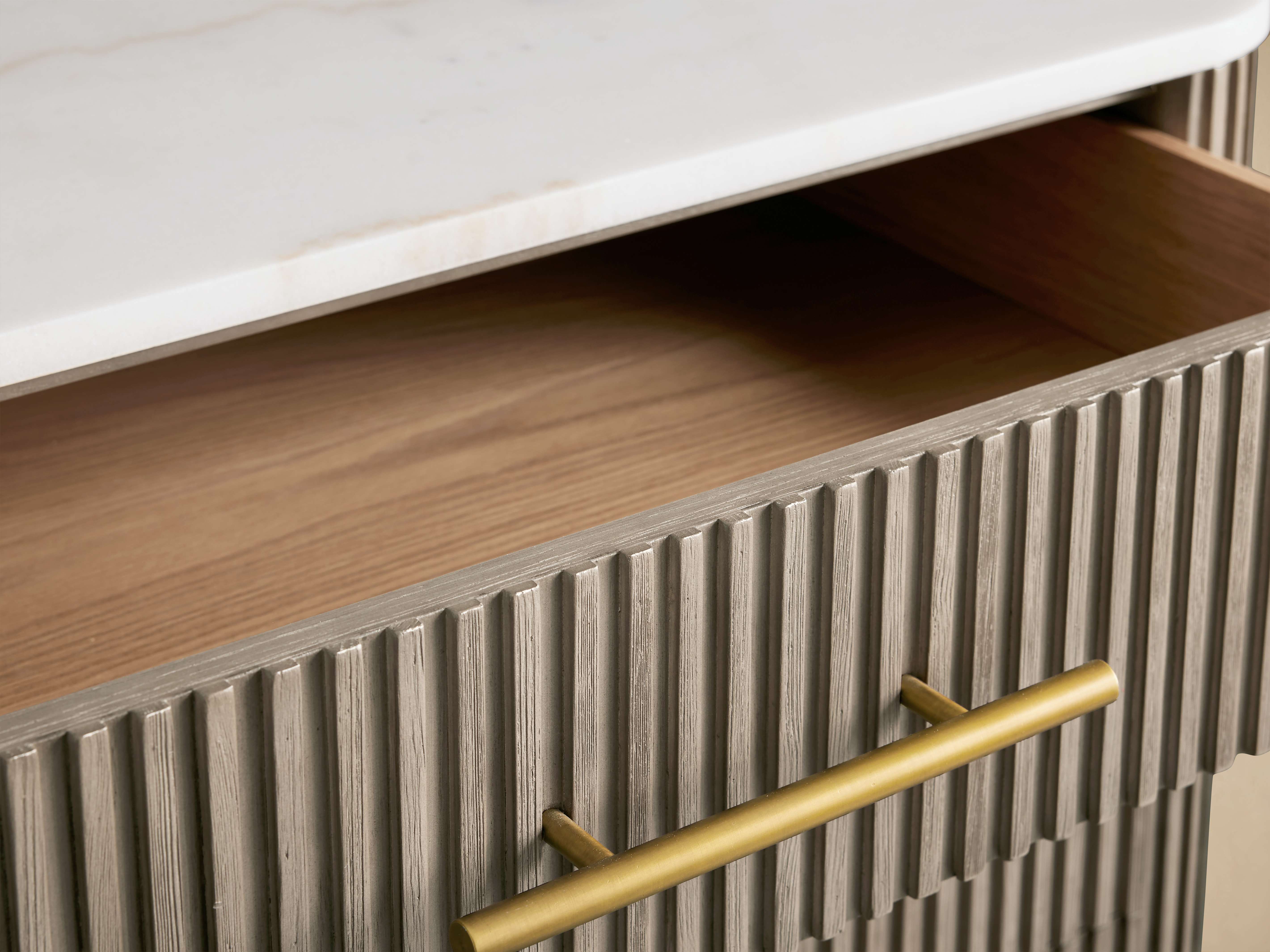 Finnley Five-Drawer Dresser - Thumbnail 3