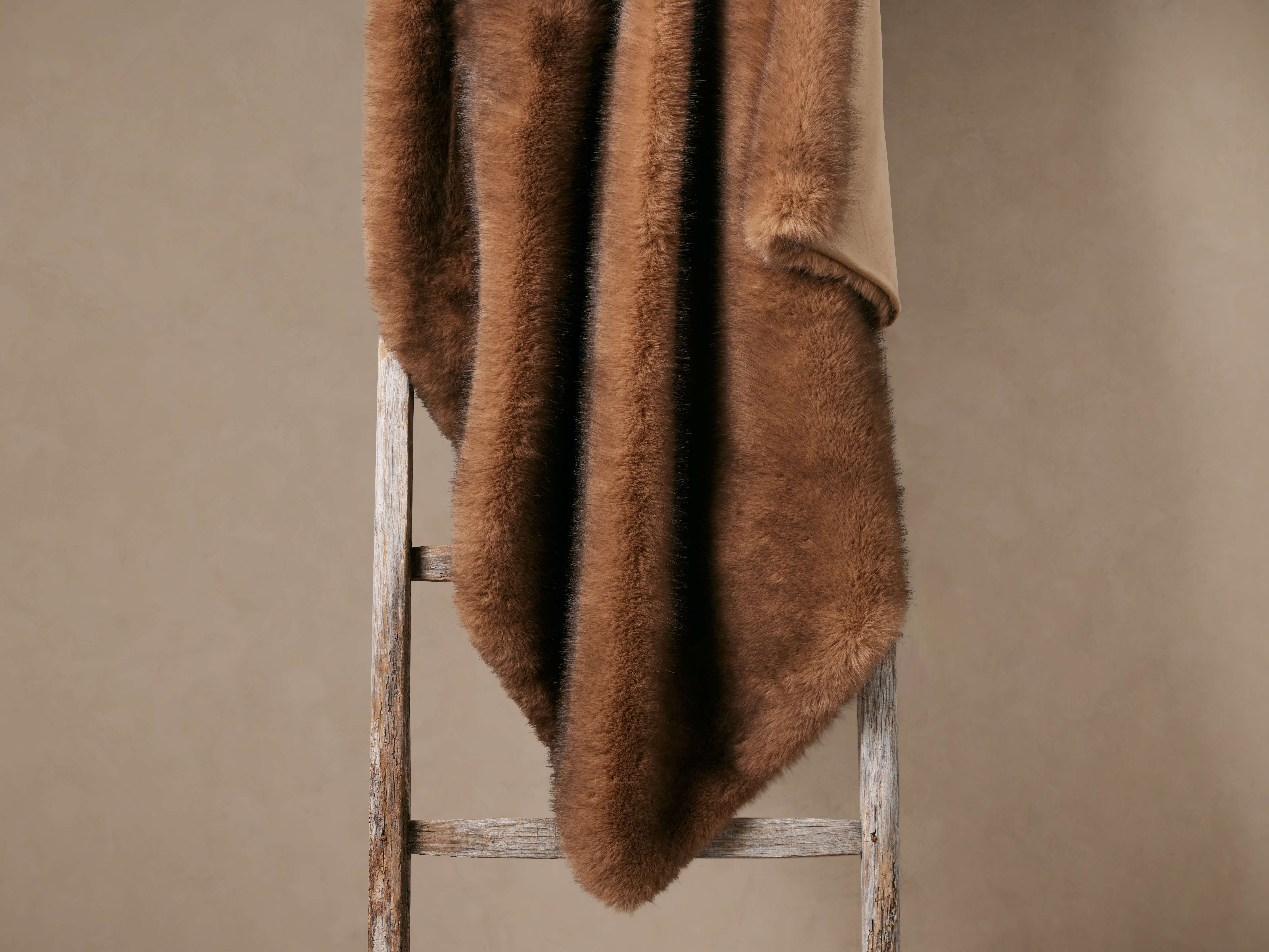 Fairbanks Oversized Faux Fur Throw – Arhaus