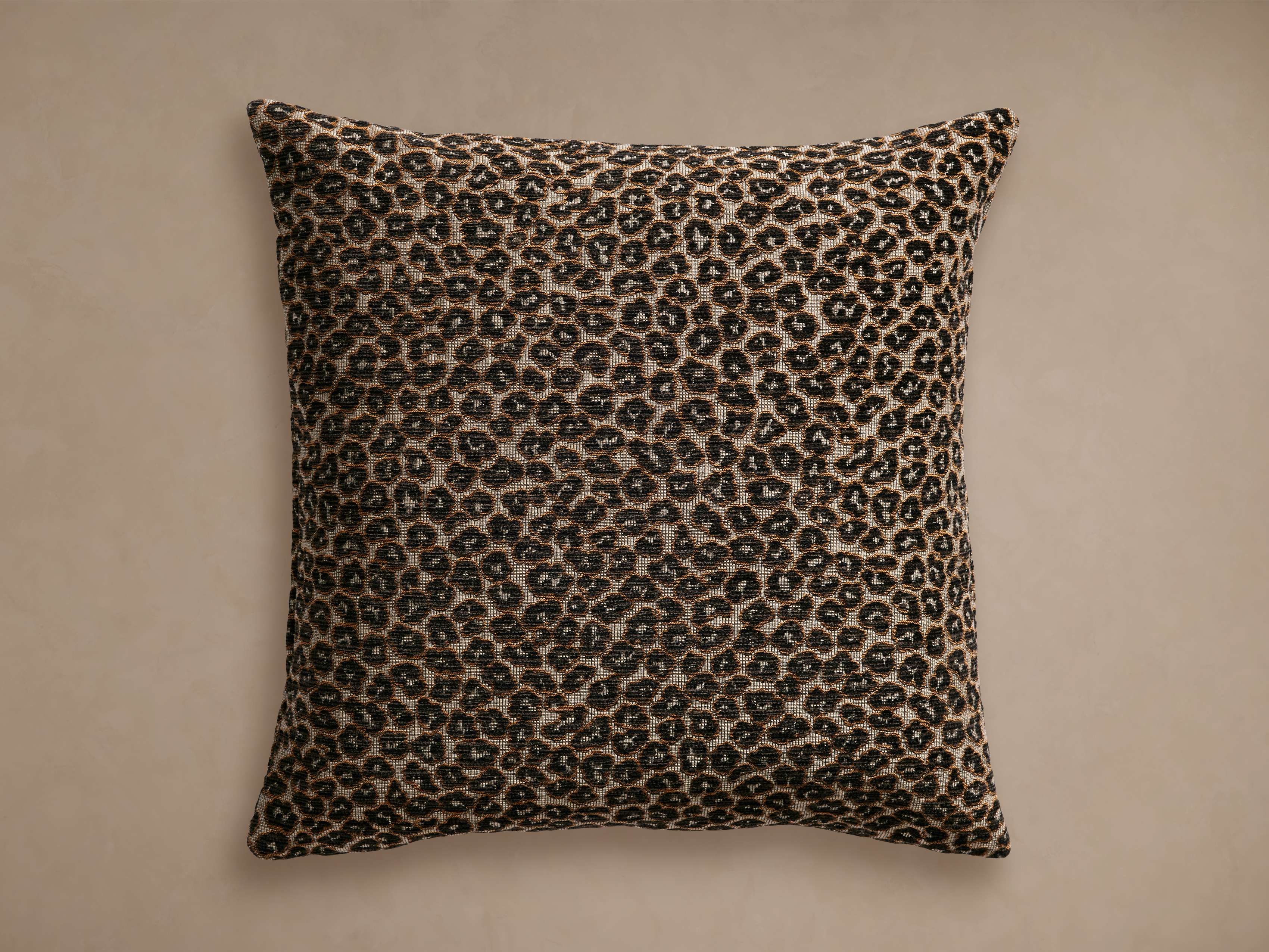 Leonie Pillow – Arhaus