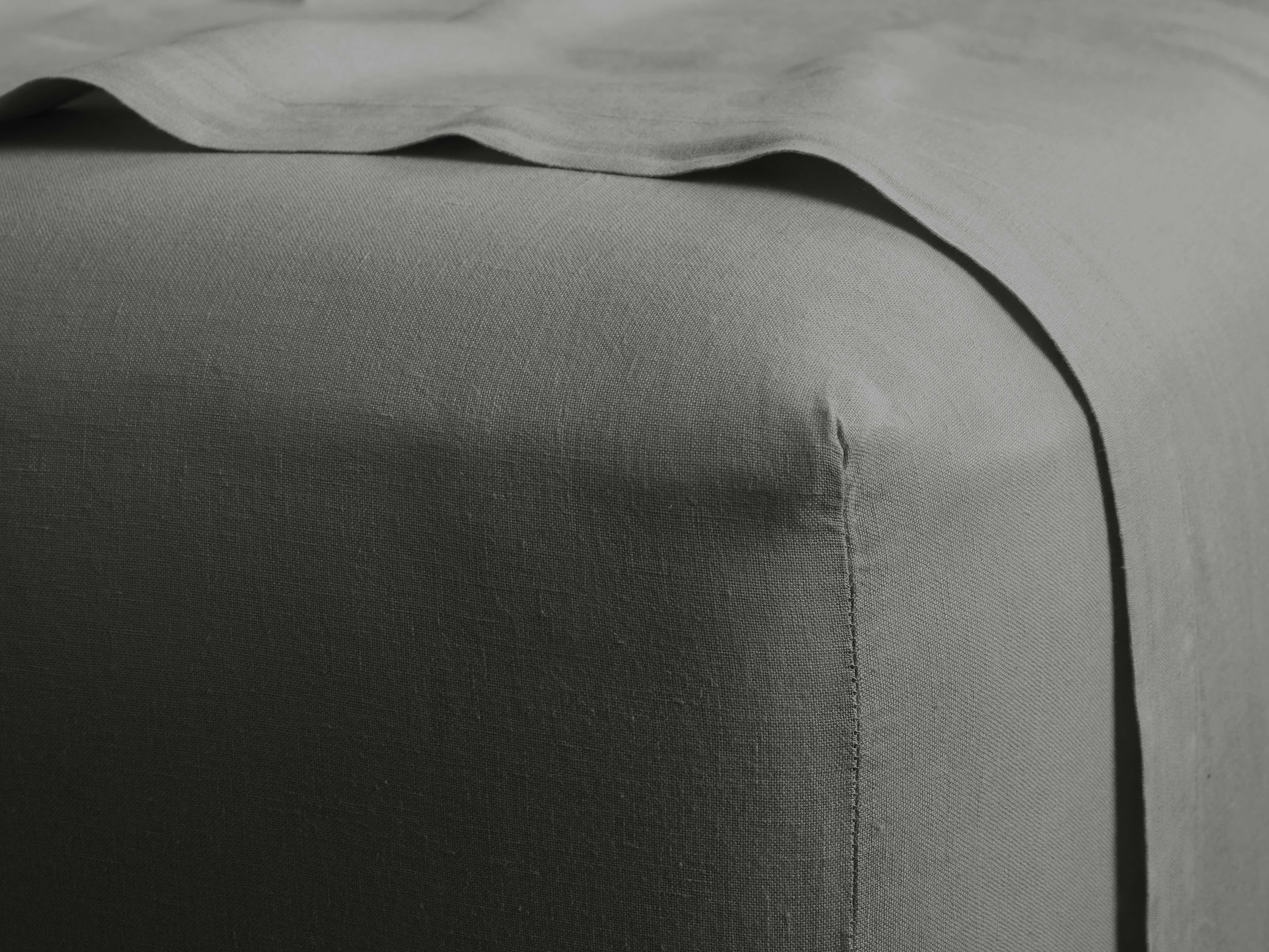 Italian Garment-Dyed Linen Fitted Sheet - Thumbnail 3