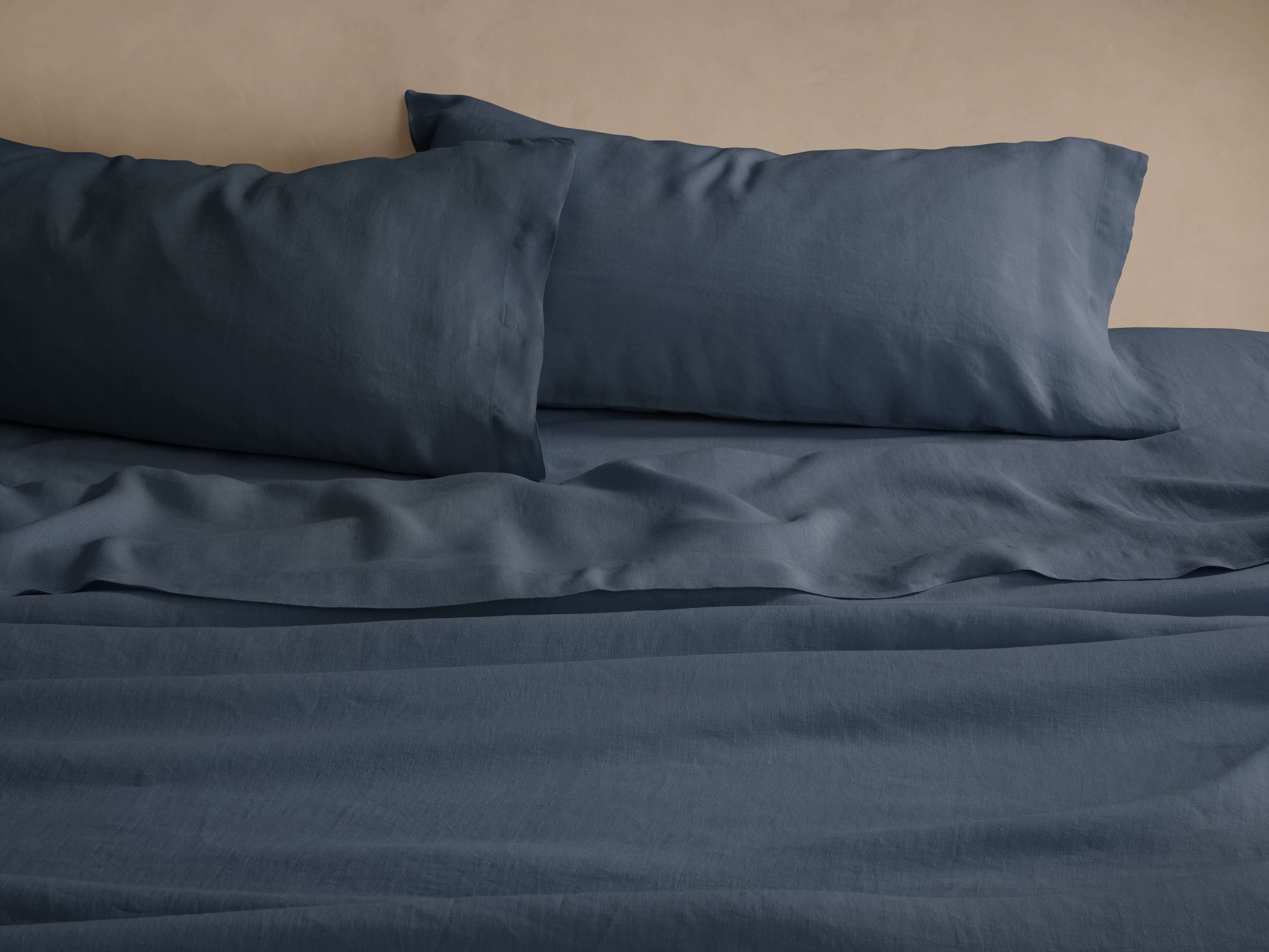Italian Garment-Dyed Linen Pillowcases - Thumbnail 2