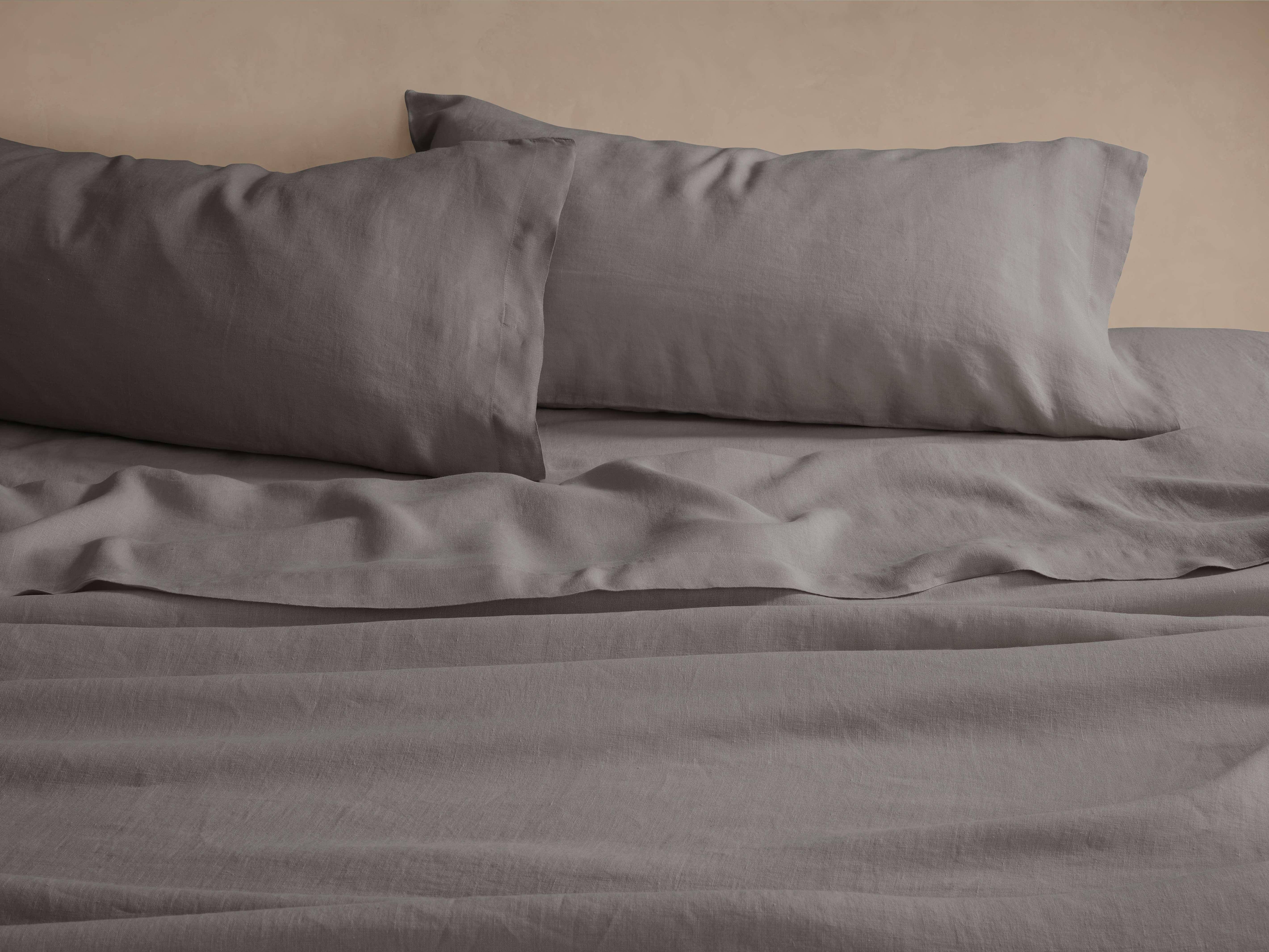 Italian Garment-Dyed Linen Fitted Sheet - Thumbnail 2