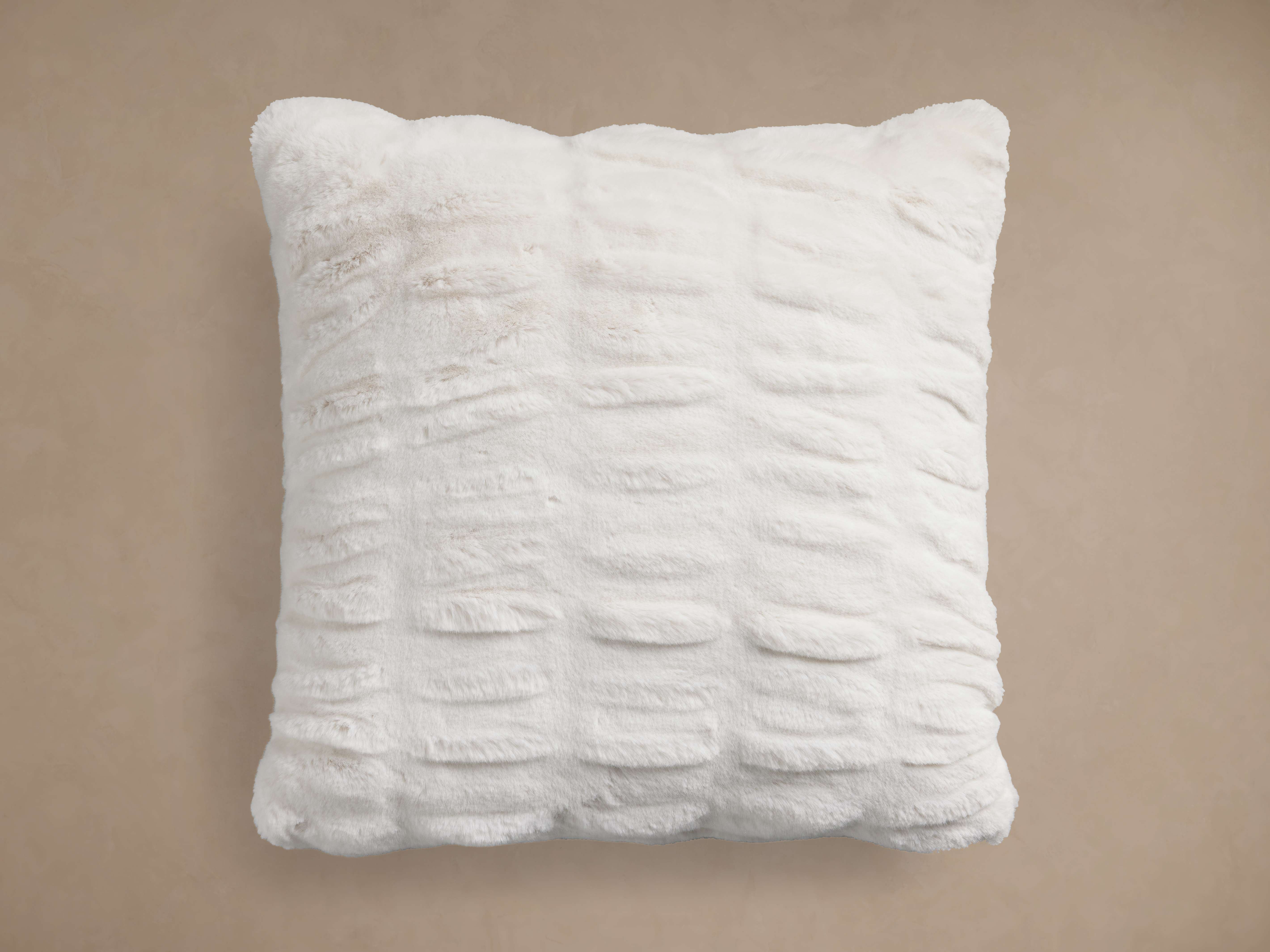 Luxe Faux Fur Pleated Pillow Cover - Thumbnail 3