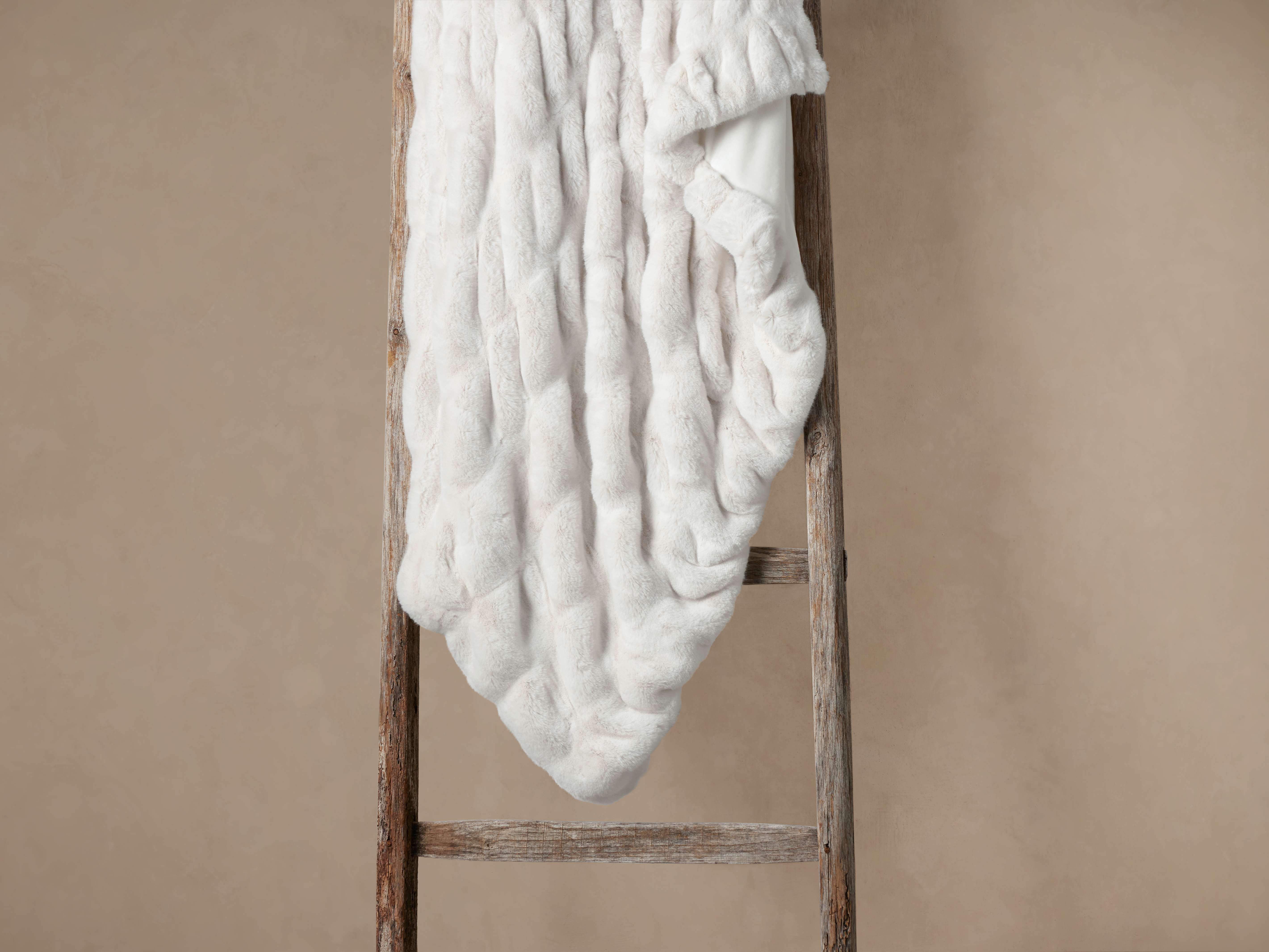 Luxe Faux Fur Pleated Throw - Thumbnail 2