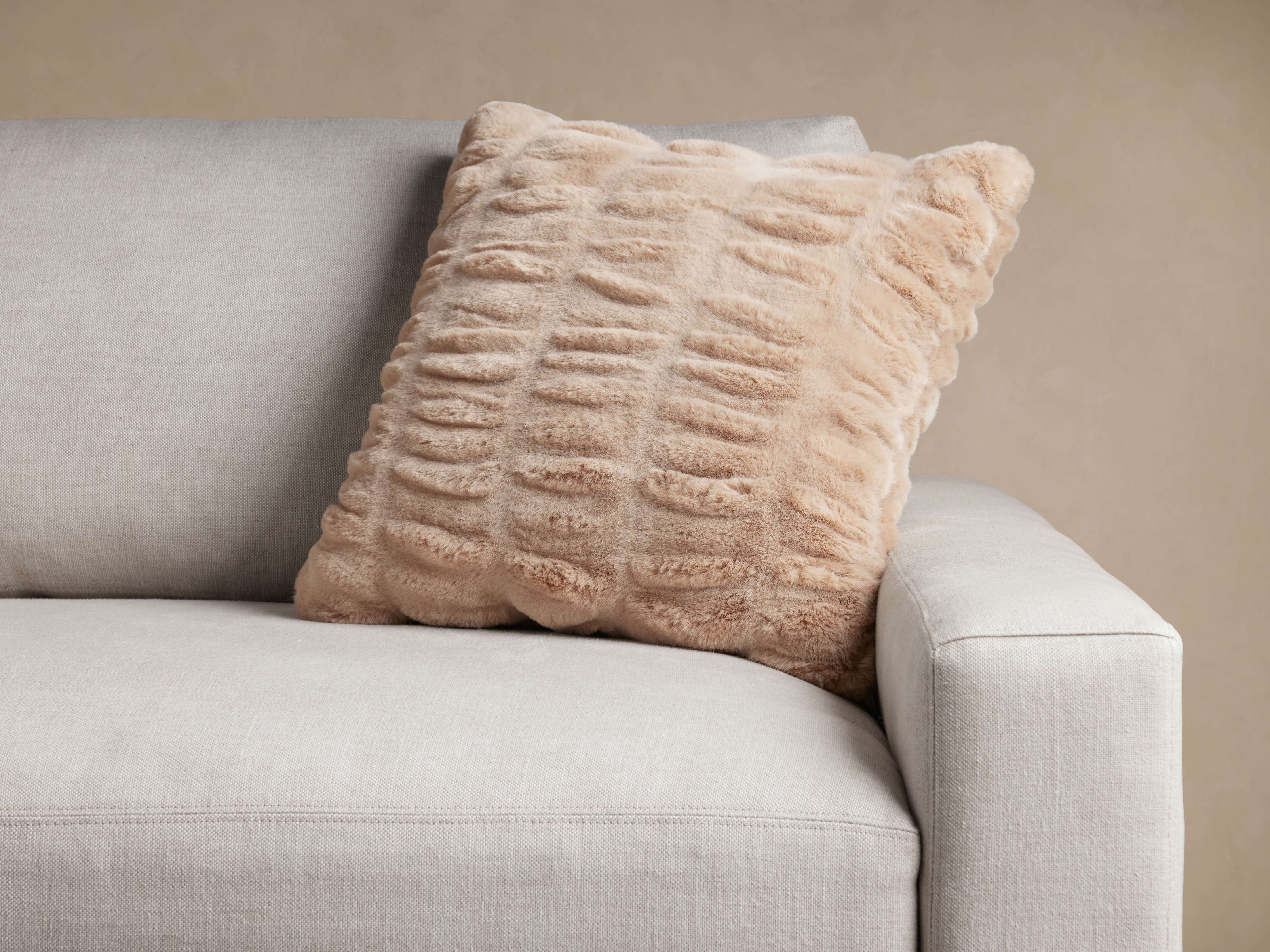 Luxe Faux Fur Pleated Pillow Cover - Thumbnail 5