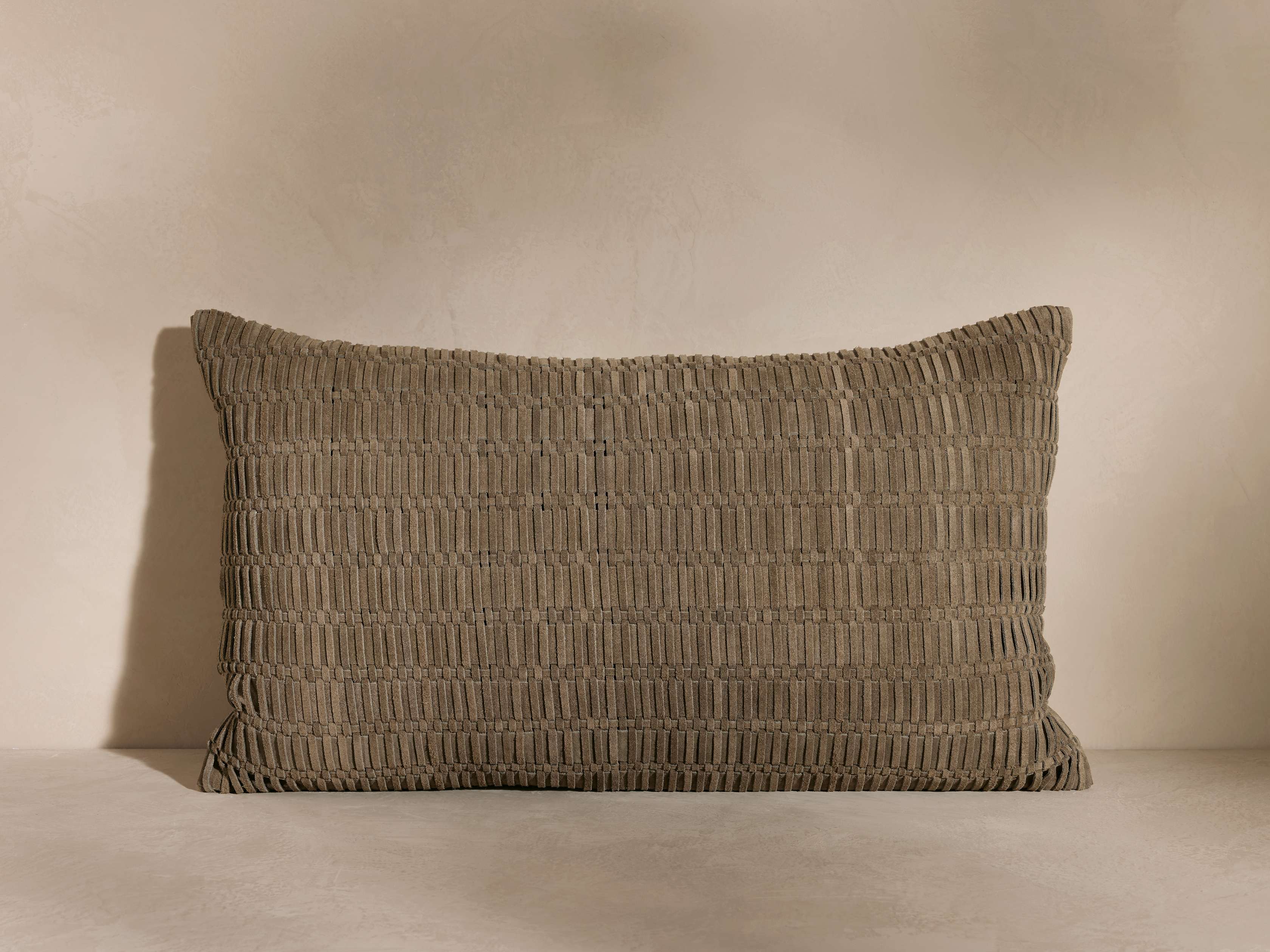 Thayer Lumbar Pillow Cover – Arhaus