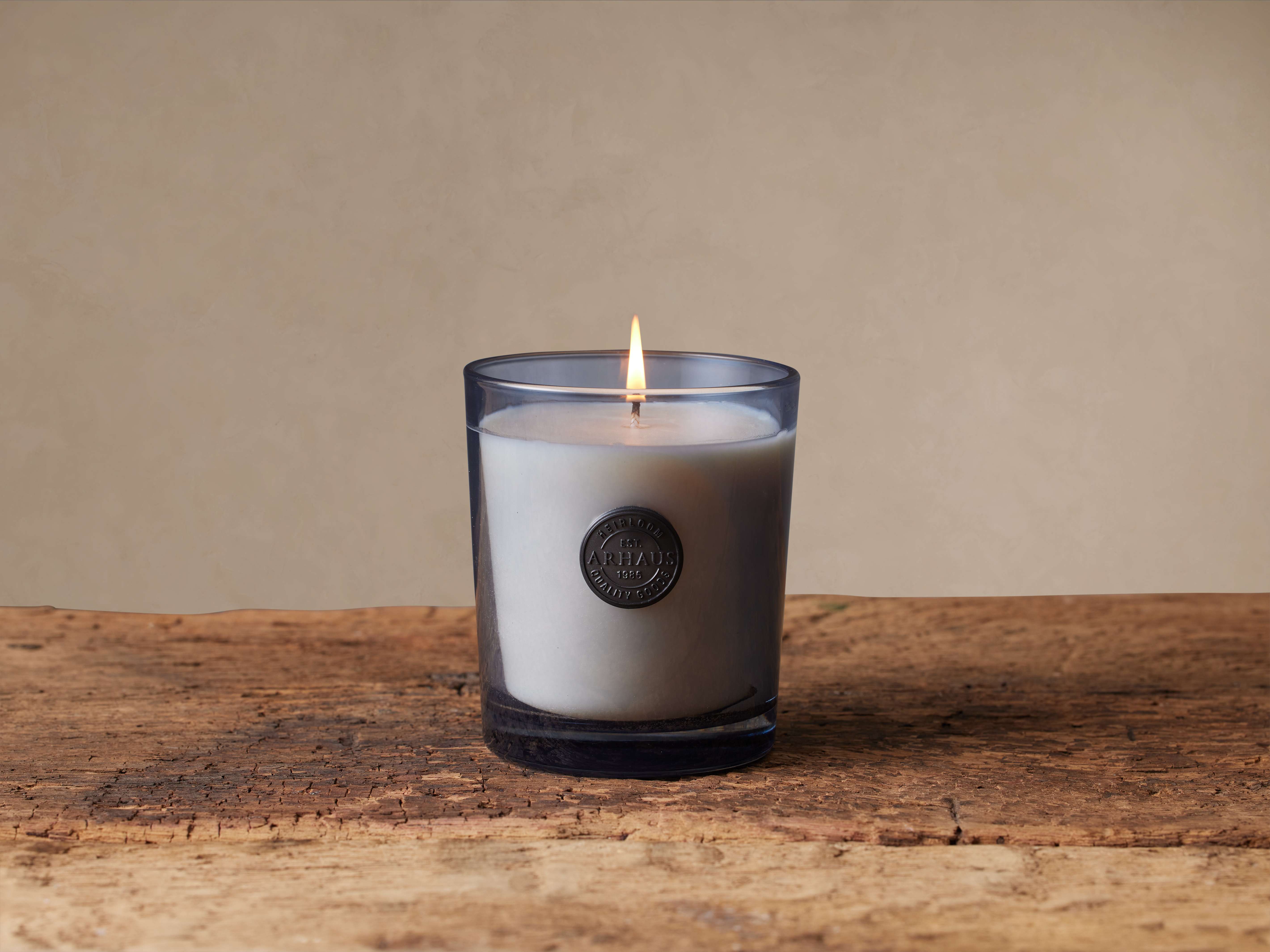 Signature Candle in Suede Wood and Vetiver