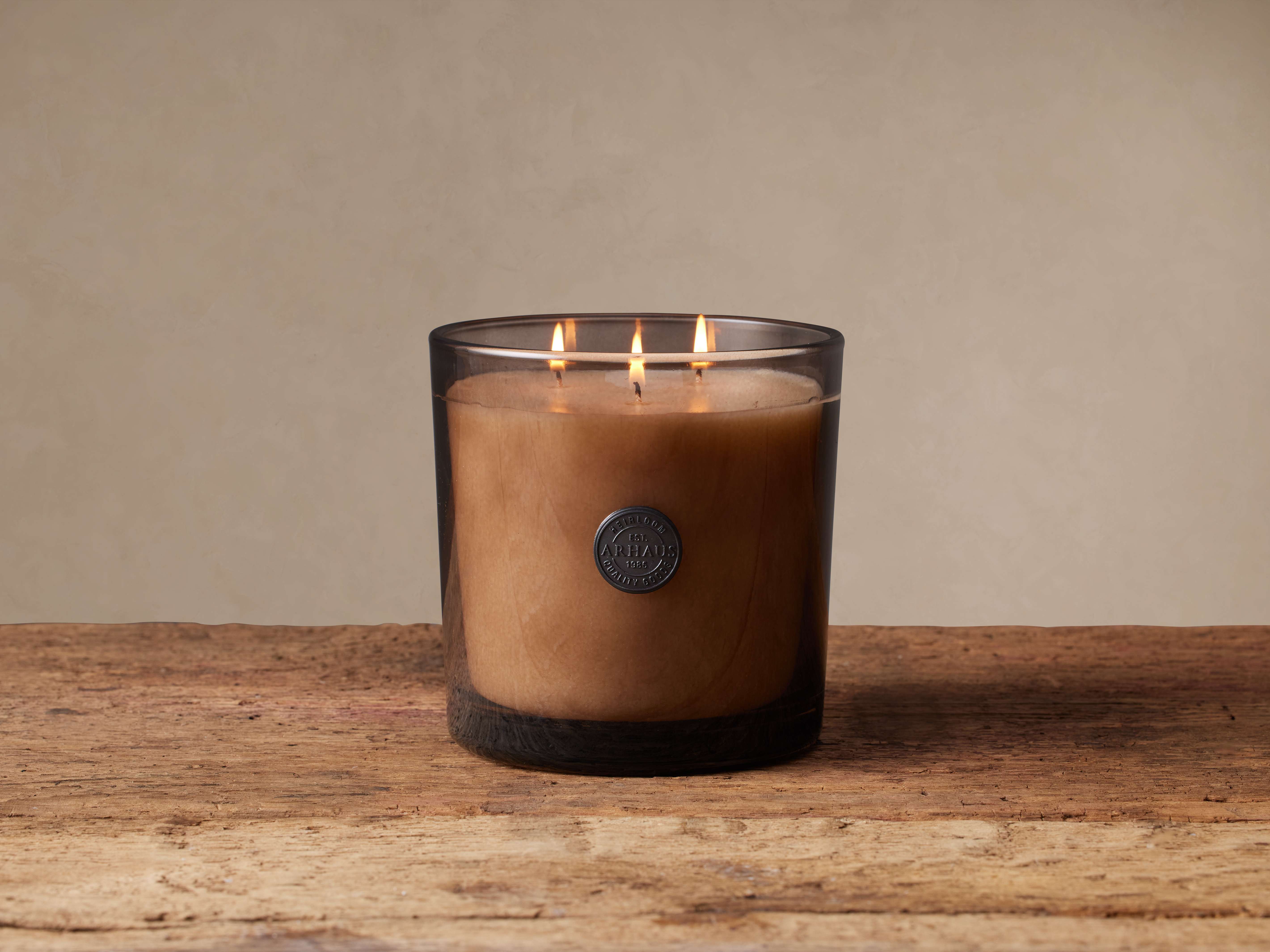 Signature Candle in Sandalwood Leaf and Tobacco
