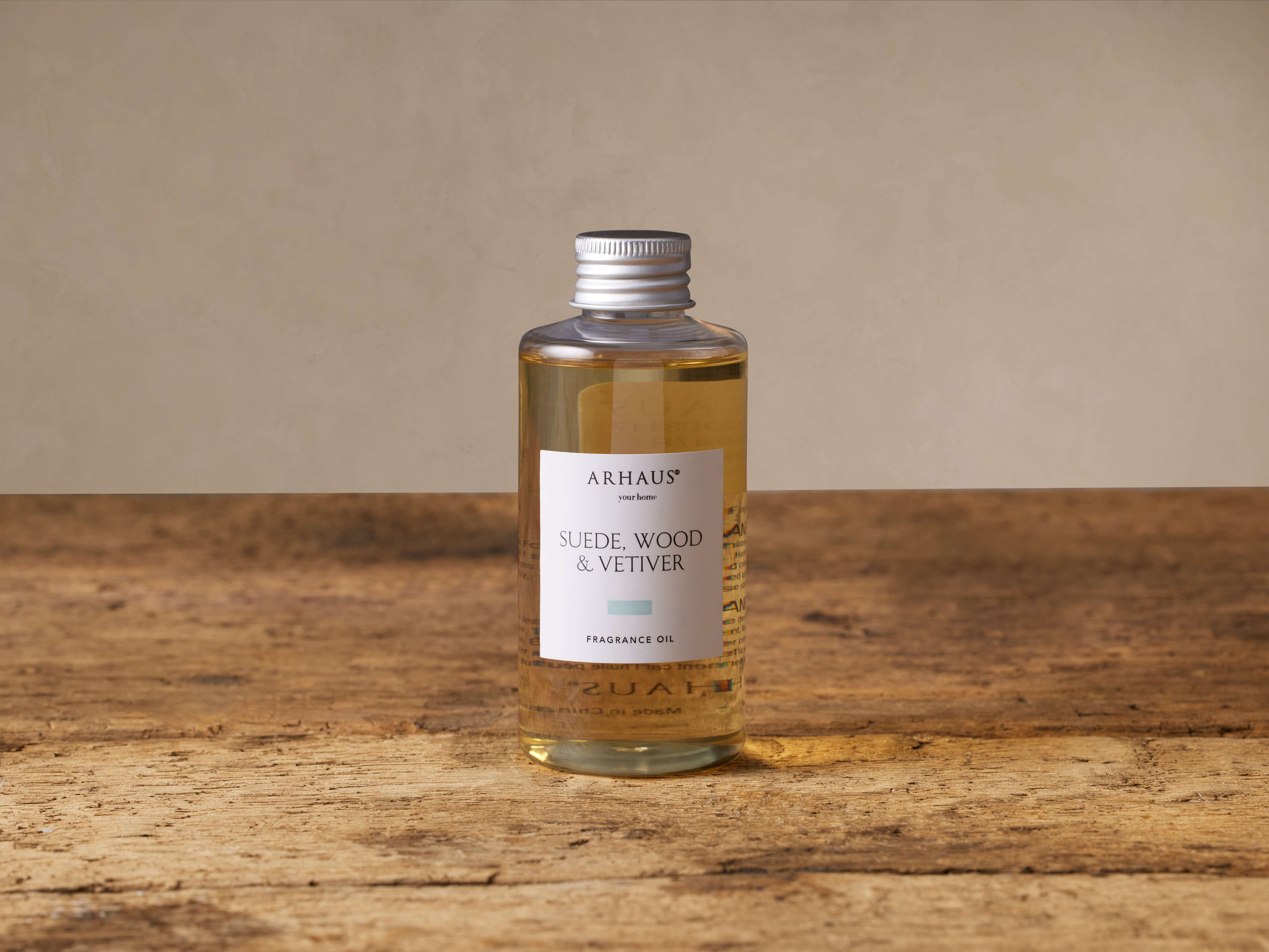 Signature Diffuser in Suede Wood and Vetiver - Thumbnail 2