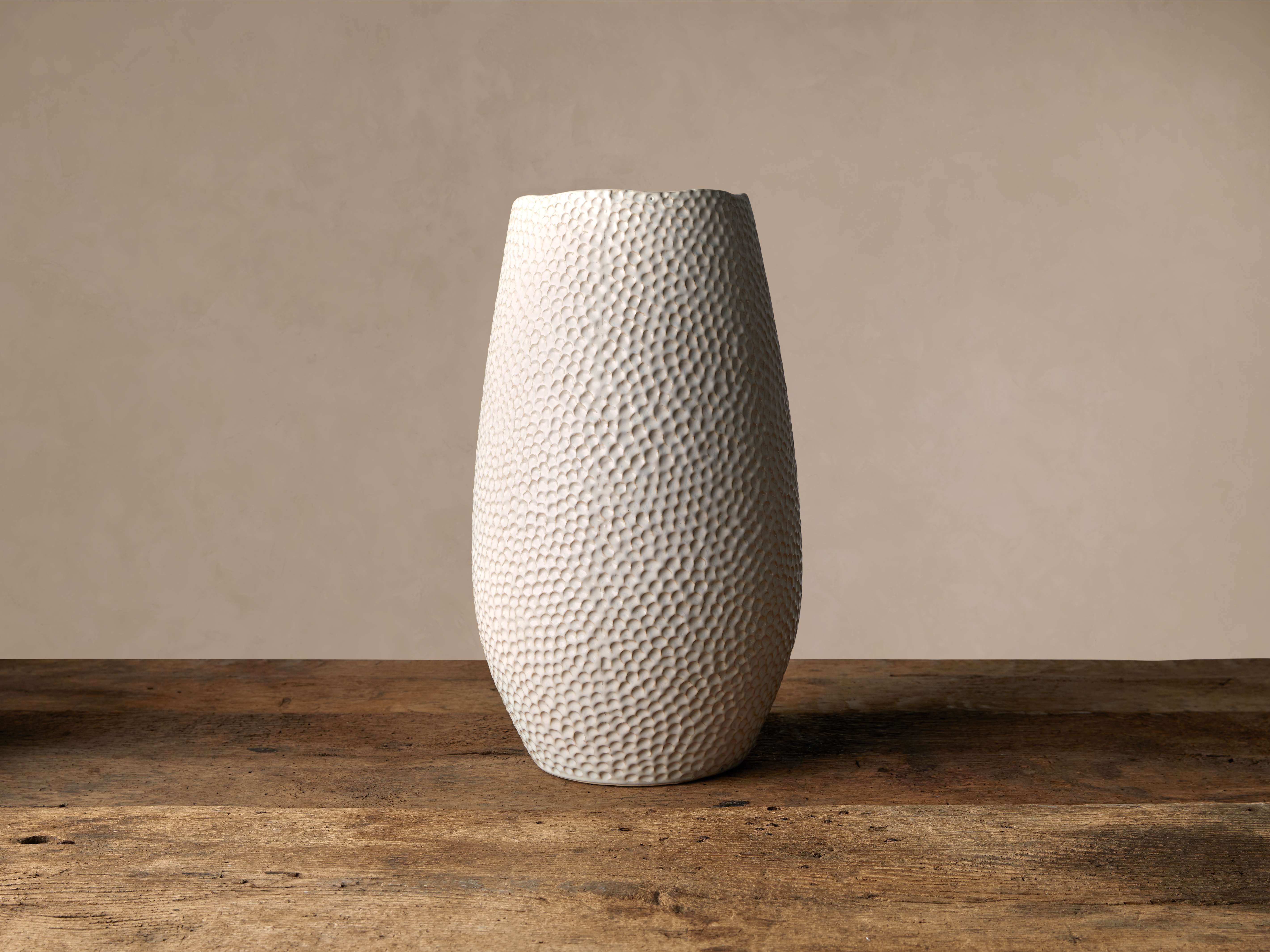 Eva Grand Vase in Cream