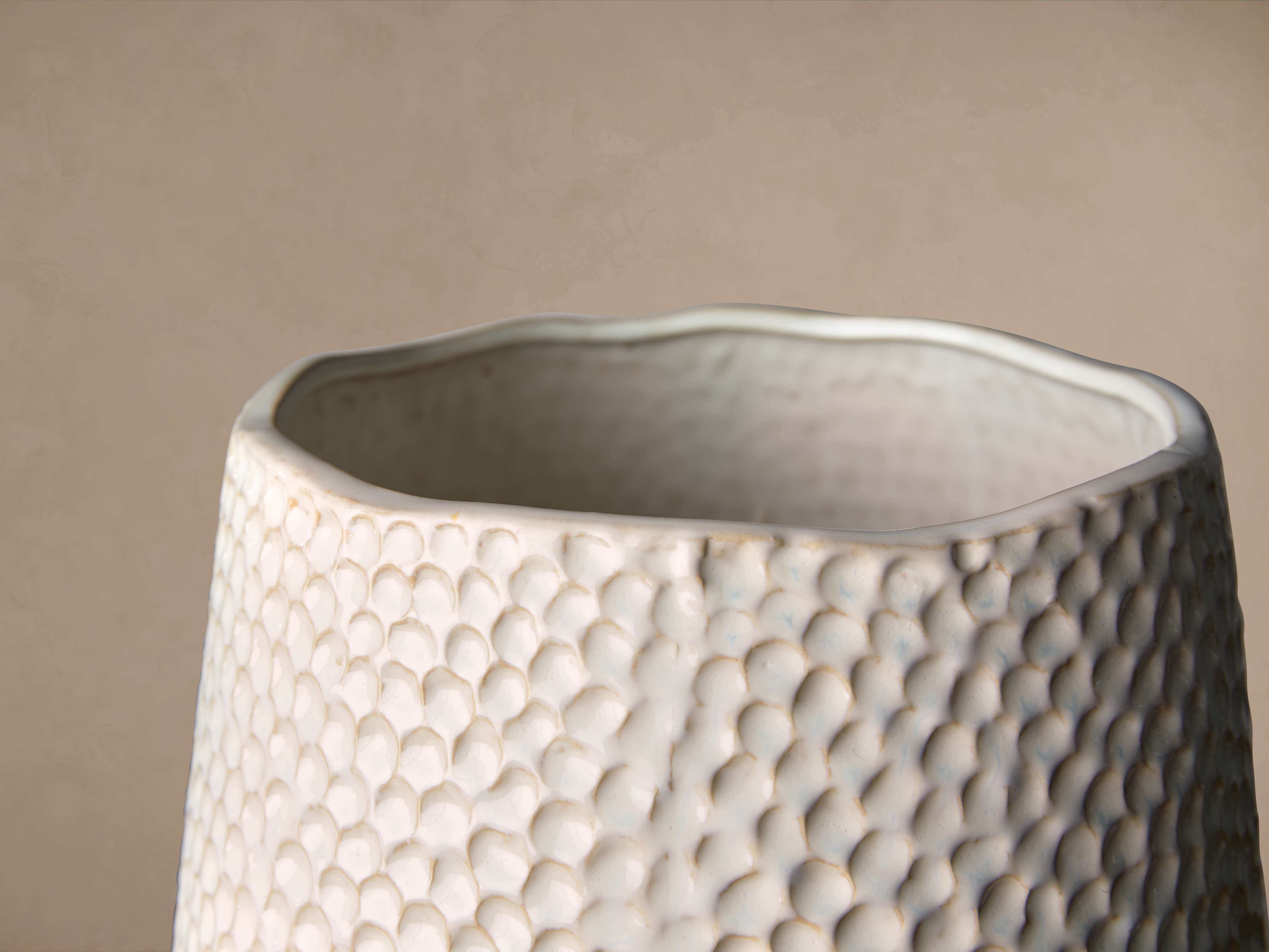 Eva Grand Vase in Cream - Thumbnail 3